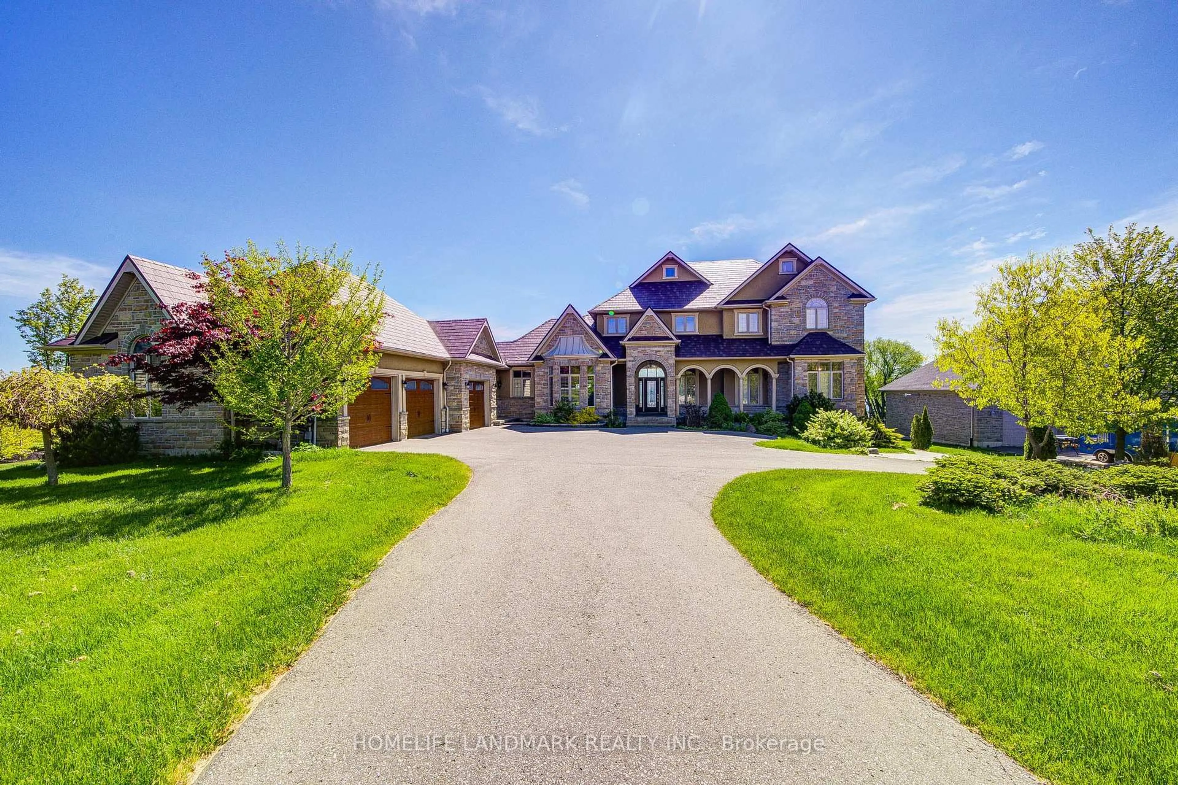 A pic from outside/outdoor area/front of a property/back of a property/a pic from drone, street for 104 Cawkers Cove Rd, Scugog Ontario L9L 1R6