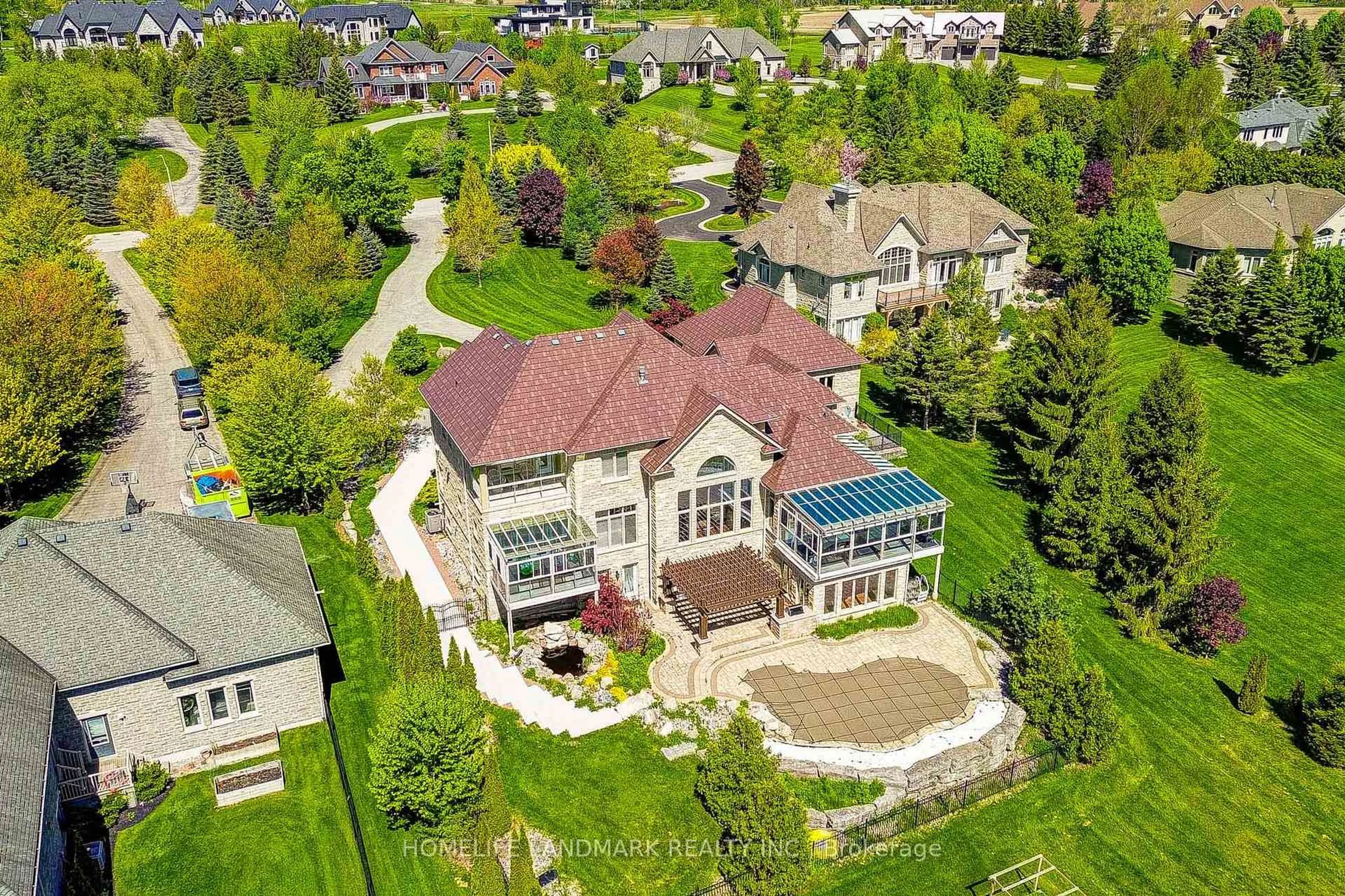 A pic from outside/outdoor area/front of a property/back of a property/a pic from drone, street for 104 Cawkers Cove Rd, Scugog Ontario L9L 1R6