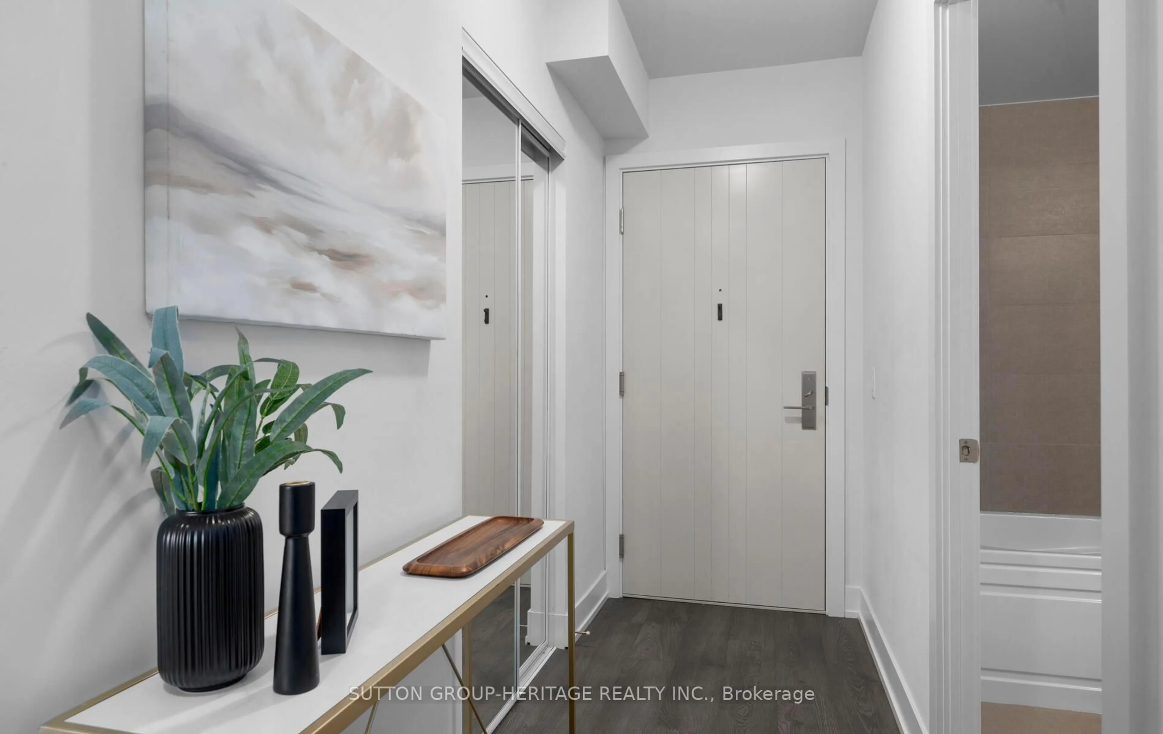 Indoor entryway for 2550 Simcoe St #1215, Oshawa Ontario L1L 0R5