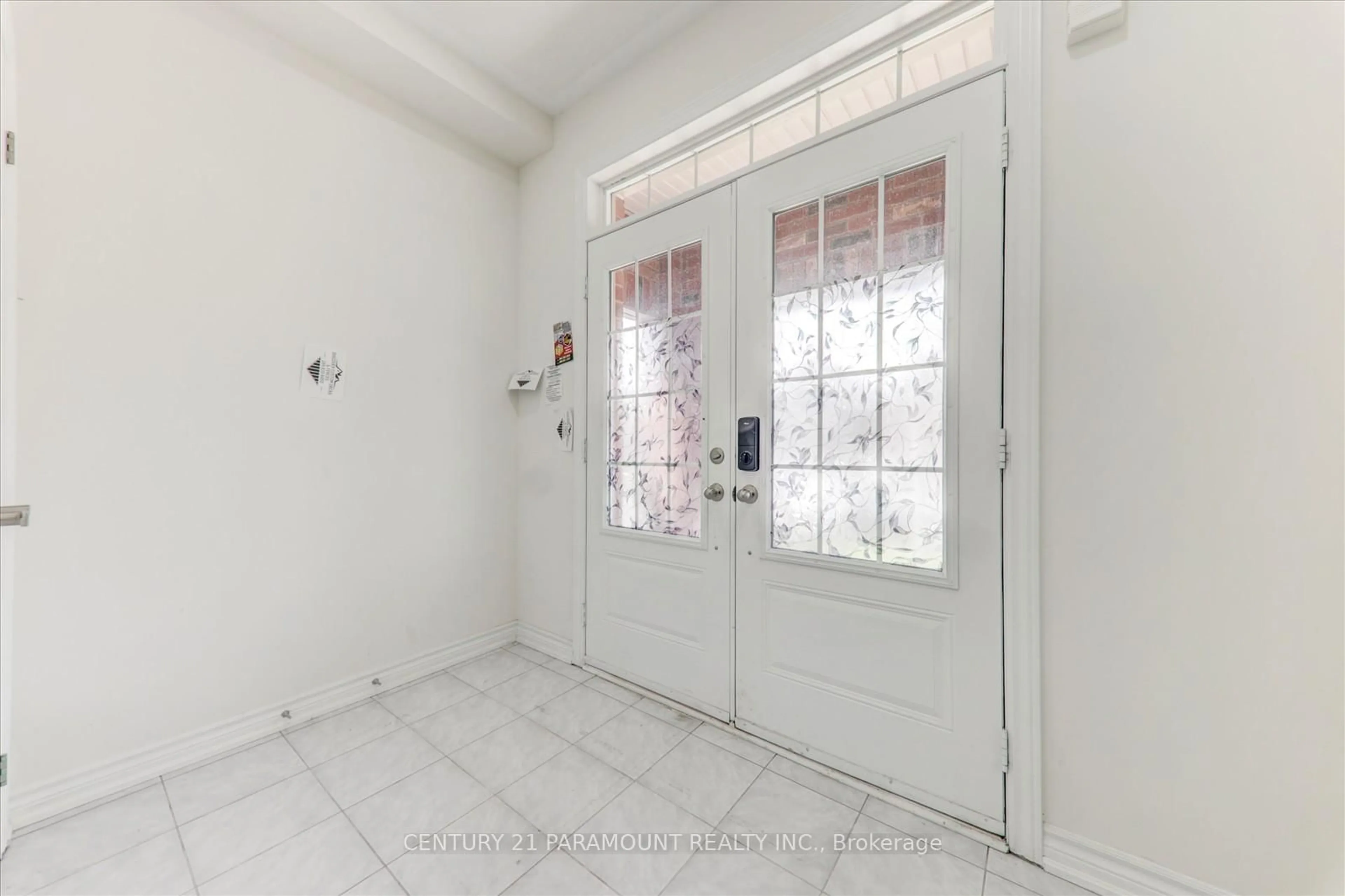 Indoor entryway for 225 Fleetwood Dr, Oshawa Ontario L1K 3E7