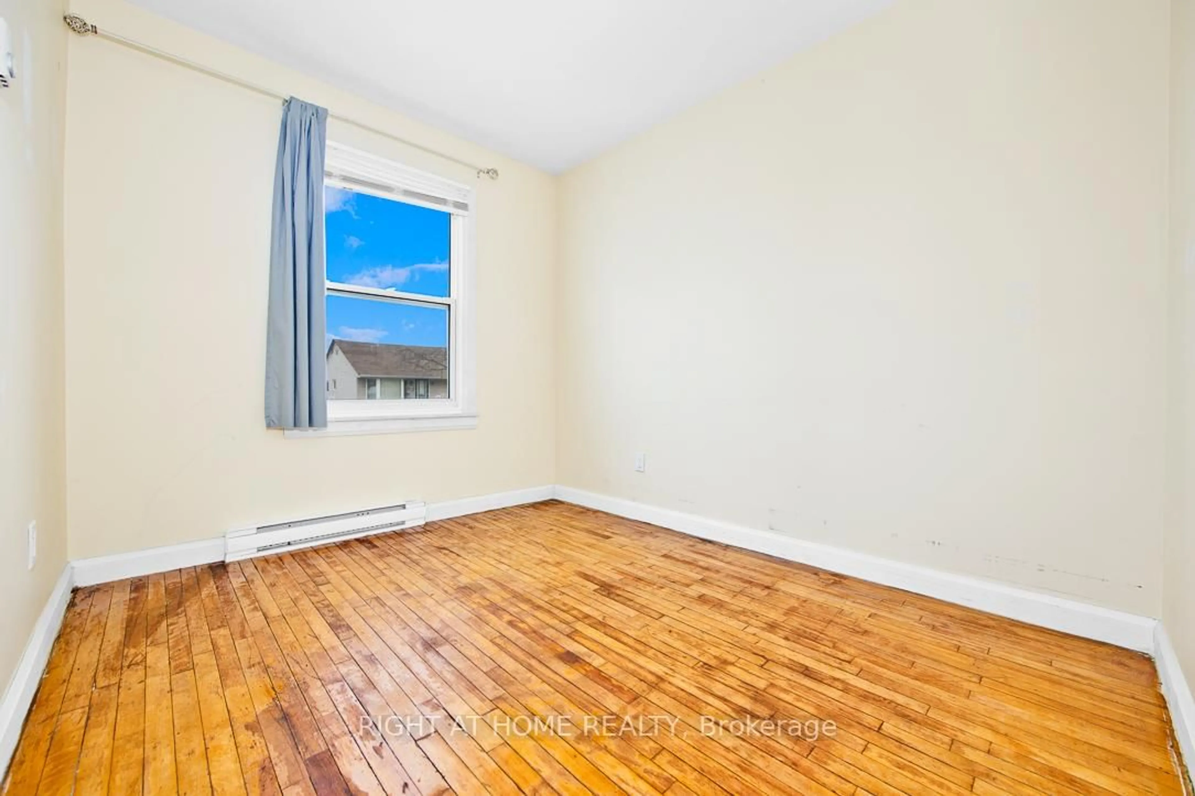 A pic of a room for 43 Glynn Rd, Ajax Ontario L1S 2C4