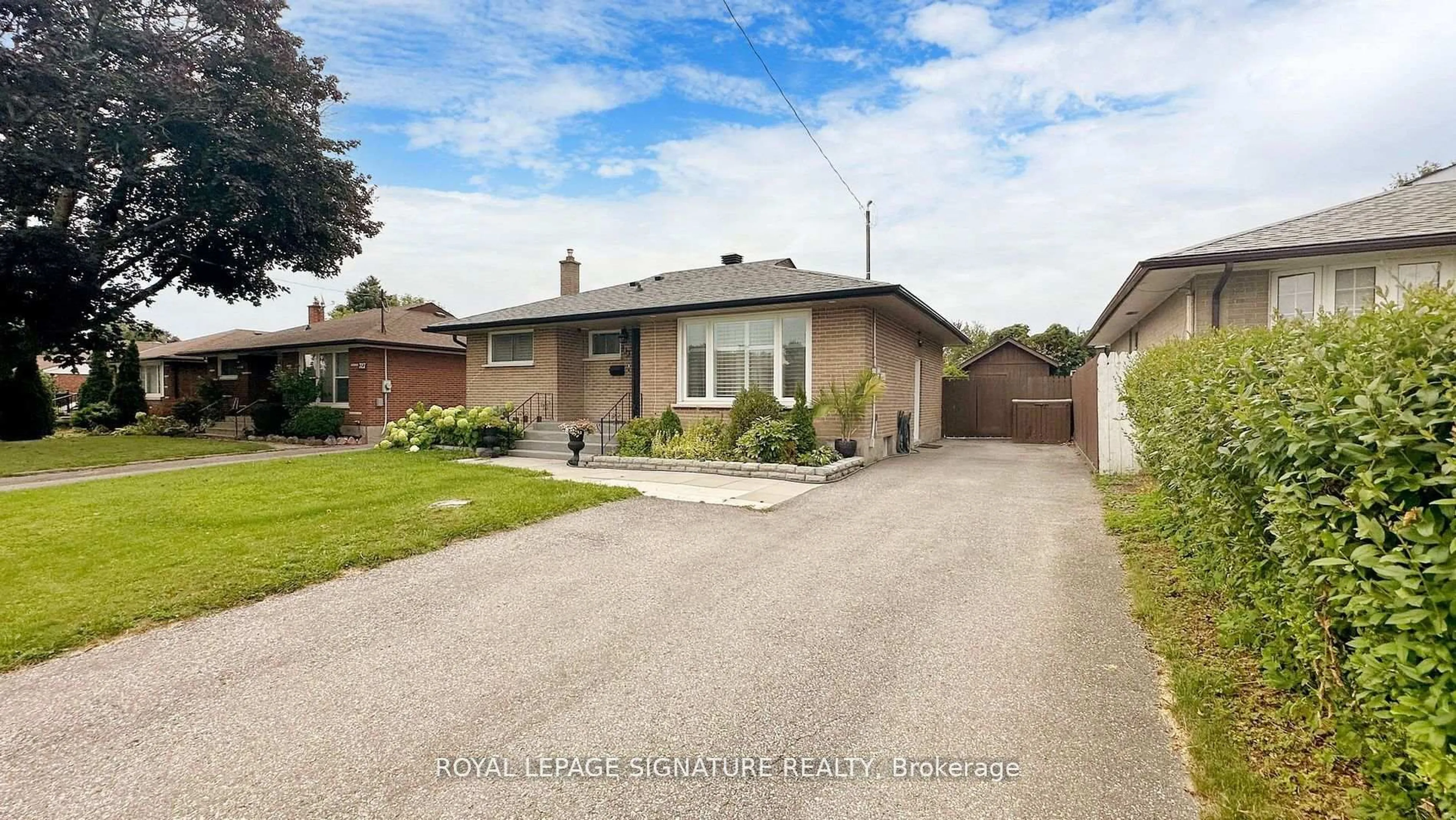 Home with brick exterior material, street for 333 Ridgeway Ave, Oshawa Ontario L1J 2T9