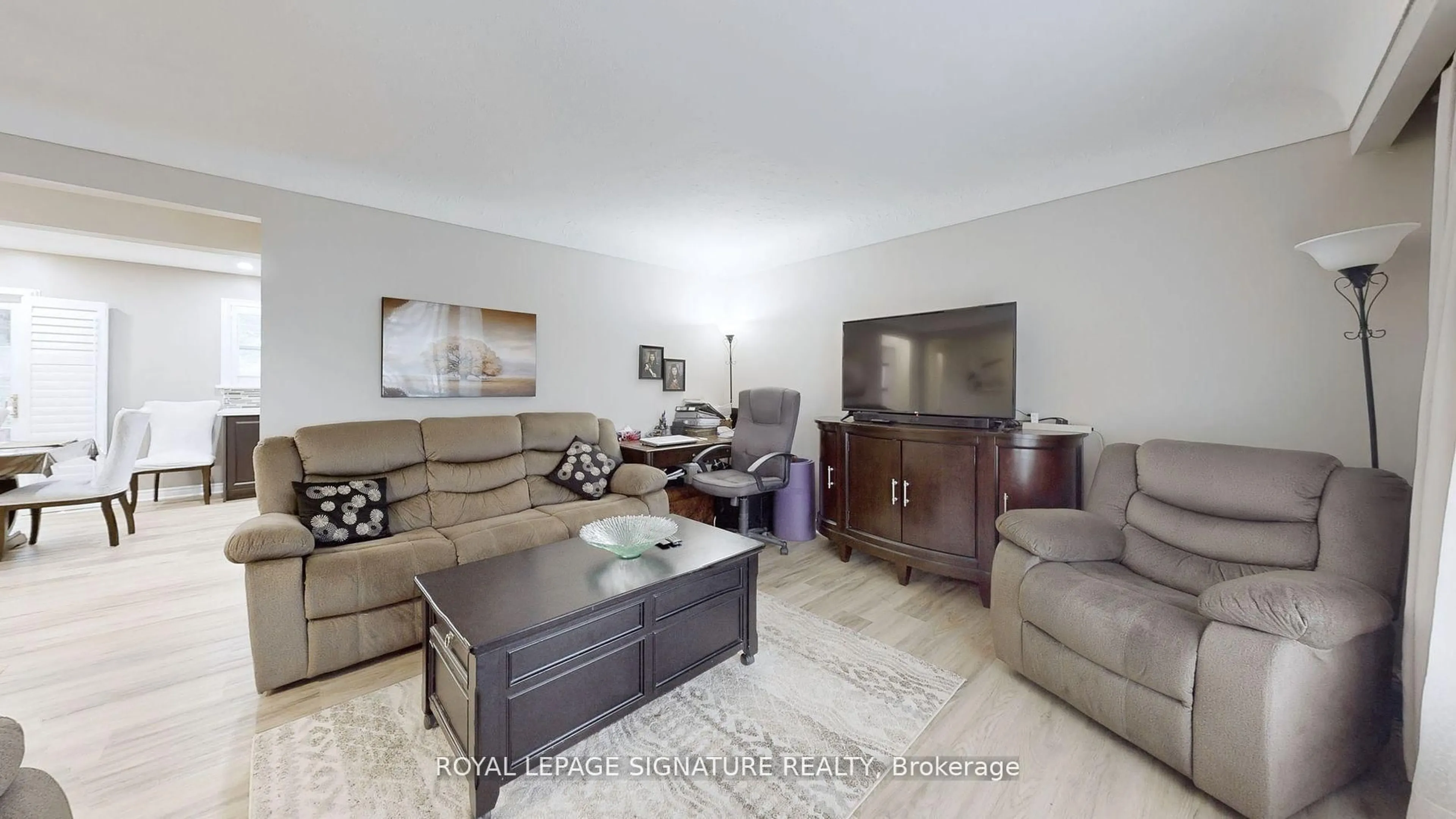 Living room with furniture, unknown for 333 Ridgeway Ave, Oshawa Ontario L1J 2T9
