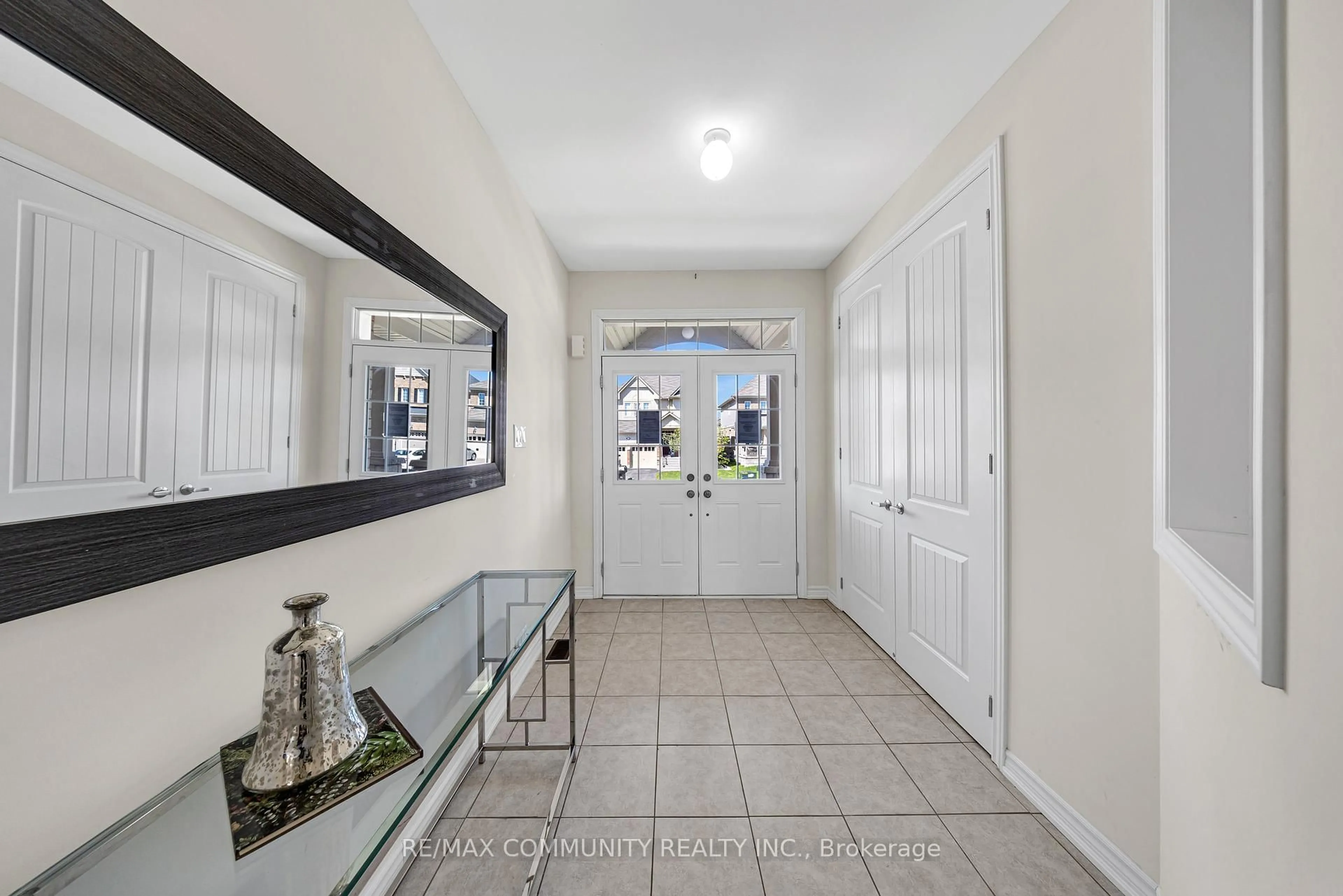 Indoor entryway for 242 Kenneth Cole Dr, Clarington Ontario L1C 3K2