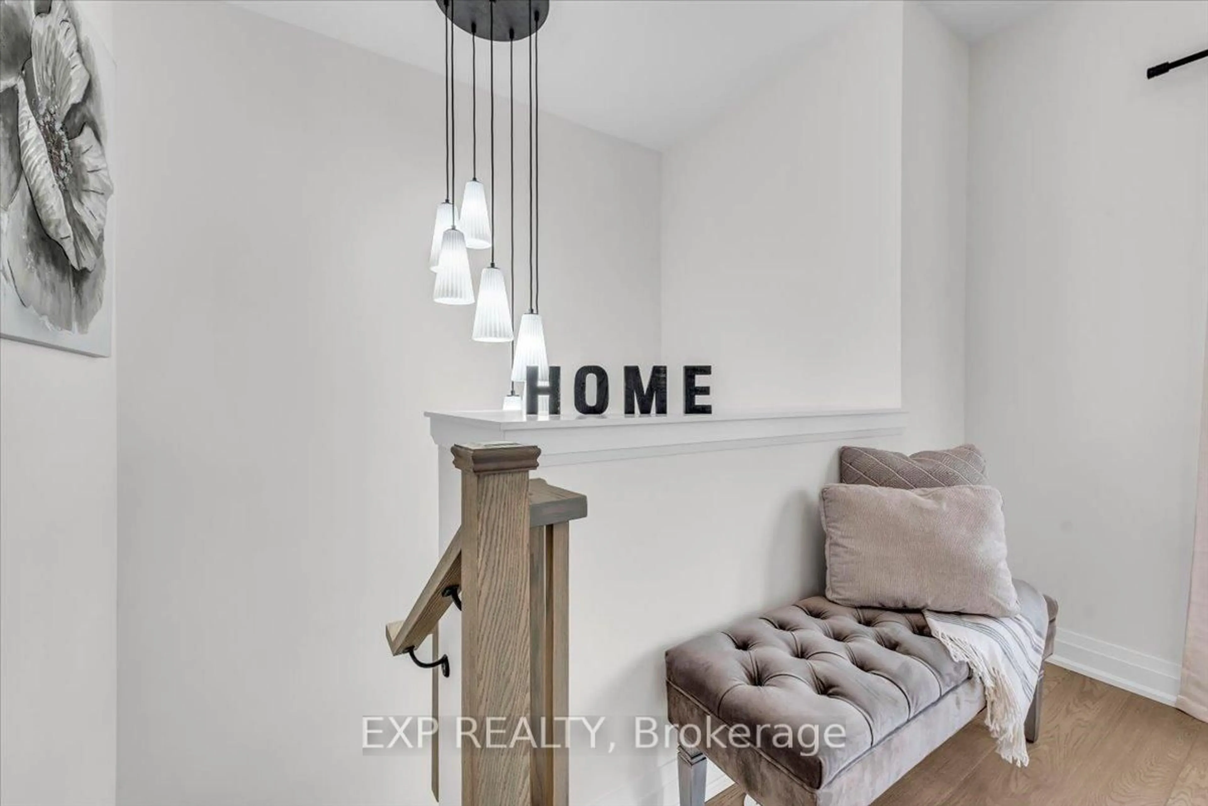 Indoor entryway for 67 Marret Lane, Clarington Ontario L1B 1J2