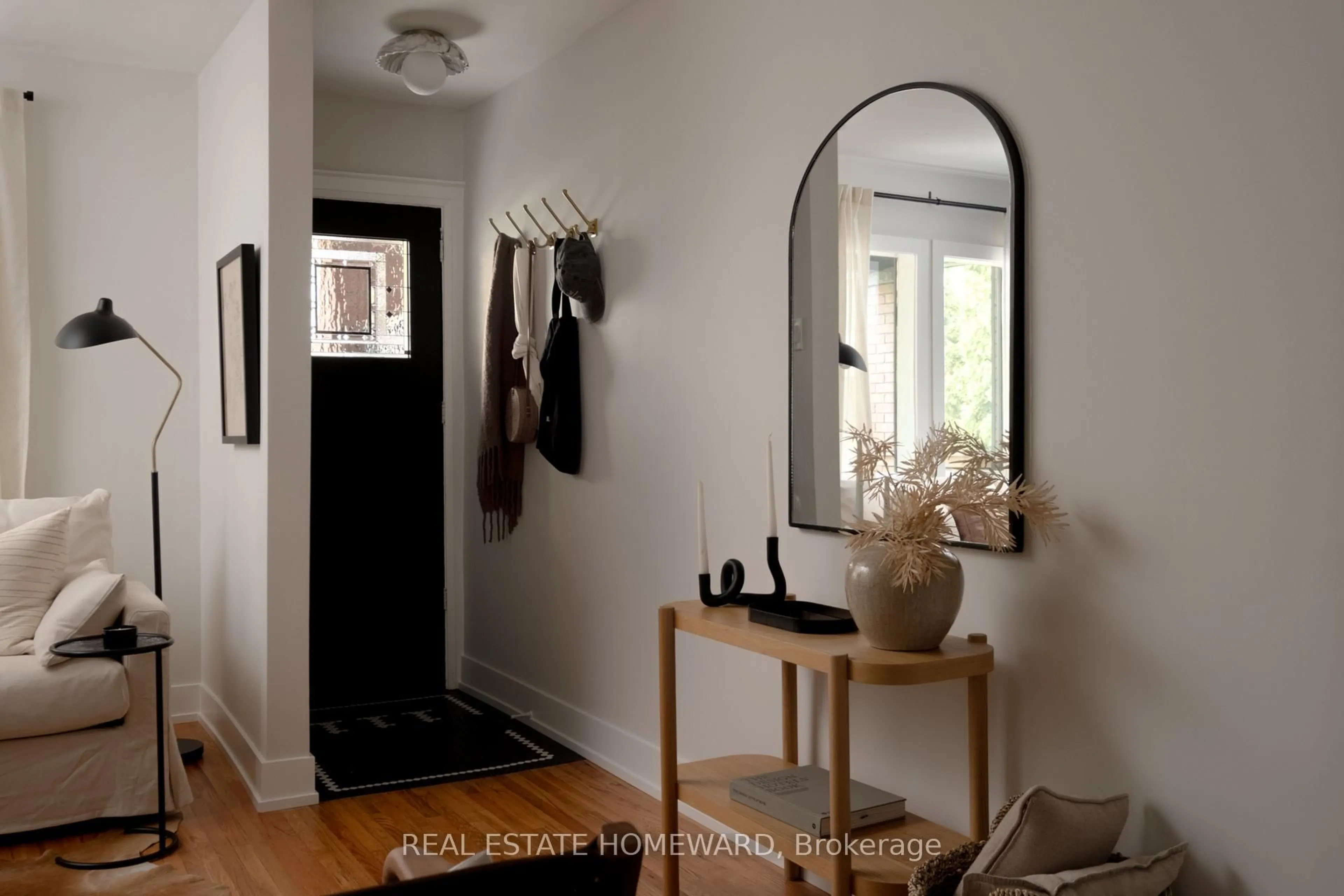 Indoor entryway for 111 Sparkhall Ave, Toronto Ontario M4K 1G7