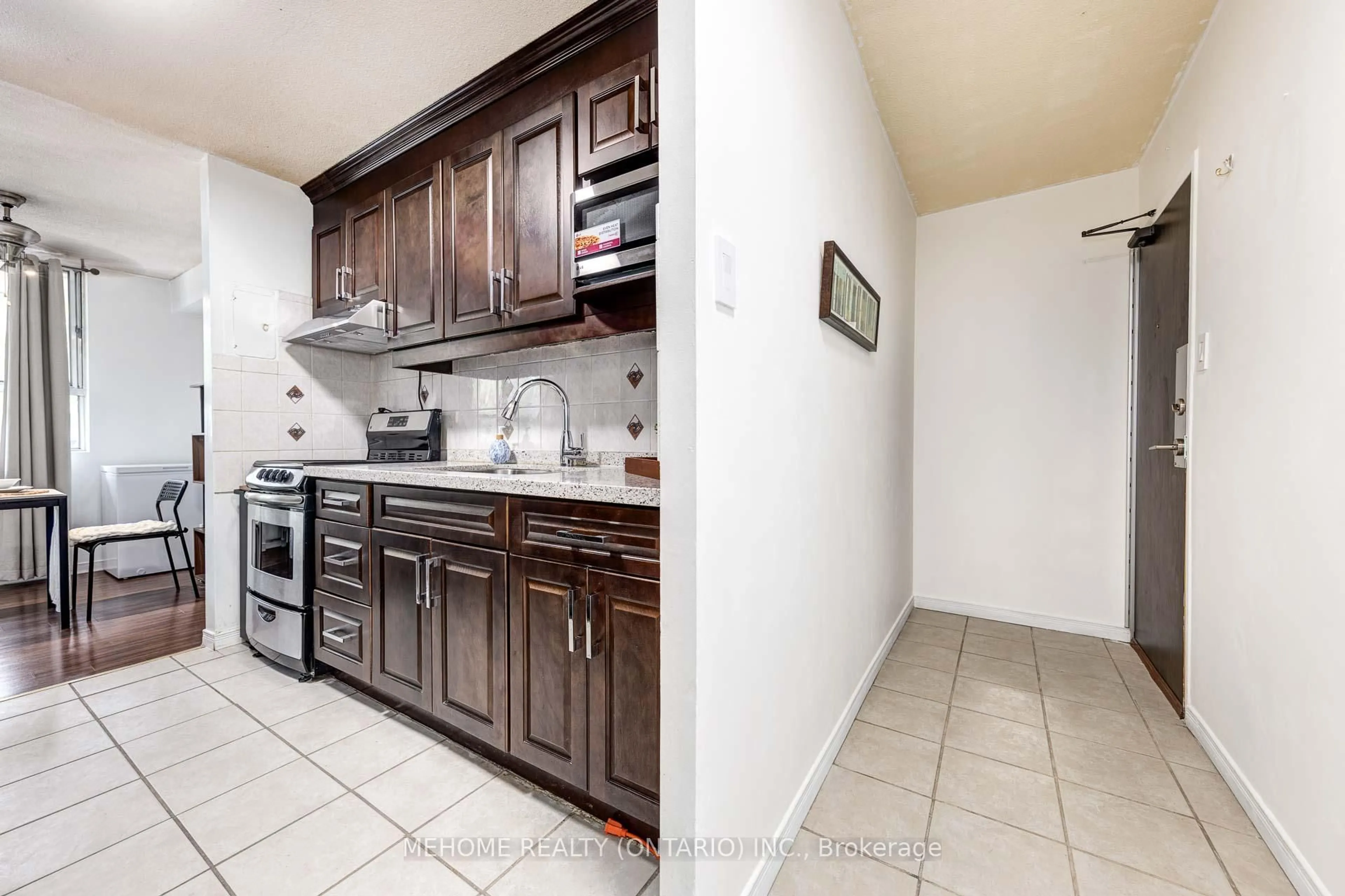 Standard kitchen, ceramic/tile floor for 1950 Kennedy Rd #207, Toronto Ontario M1P 4S9