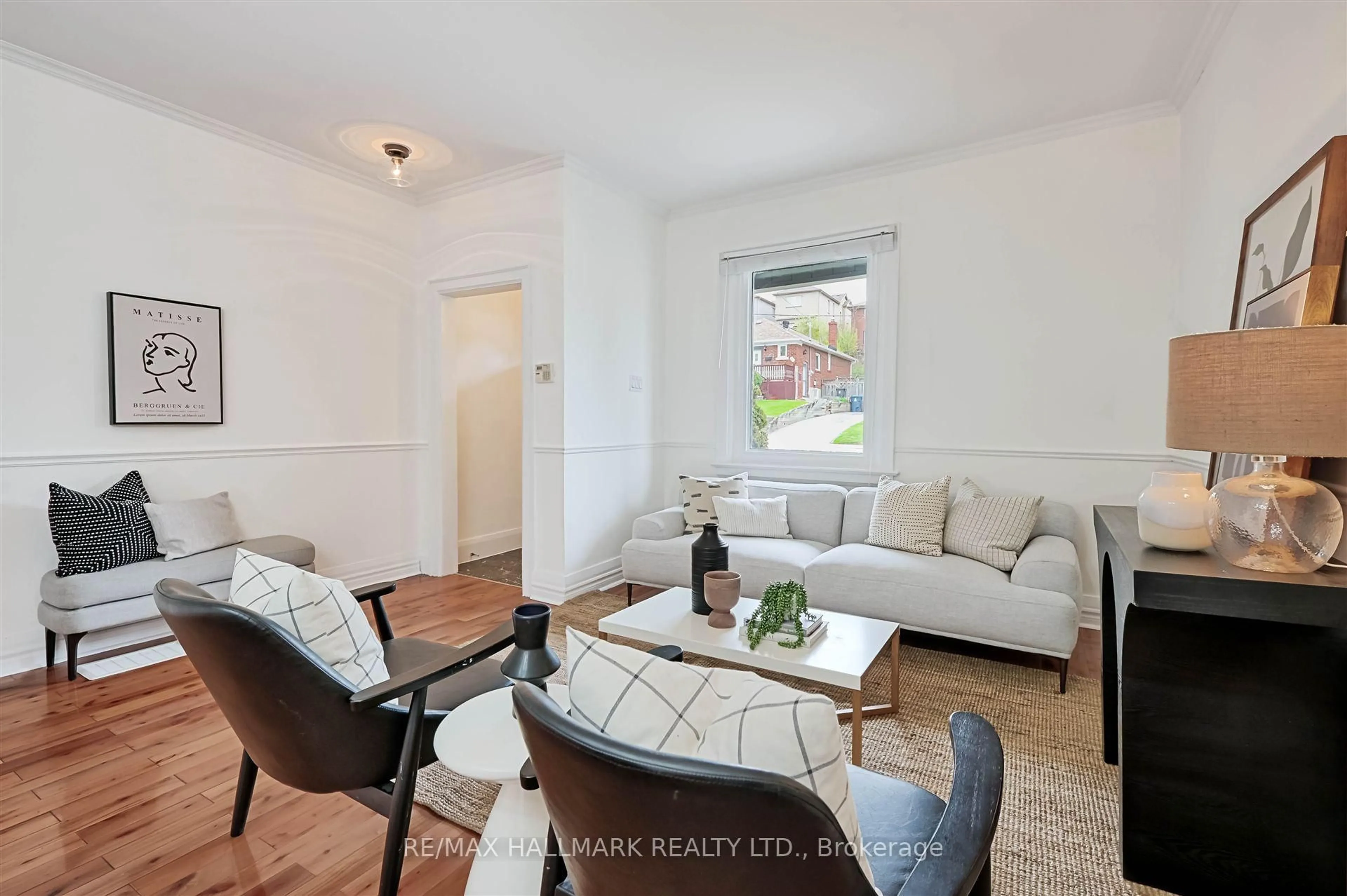 Living room with furniture, unknown for 60 Maybourne Ave, Toronto Ontario M1L 2V9