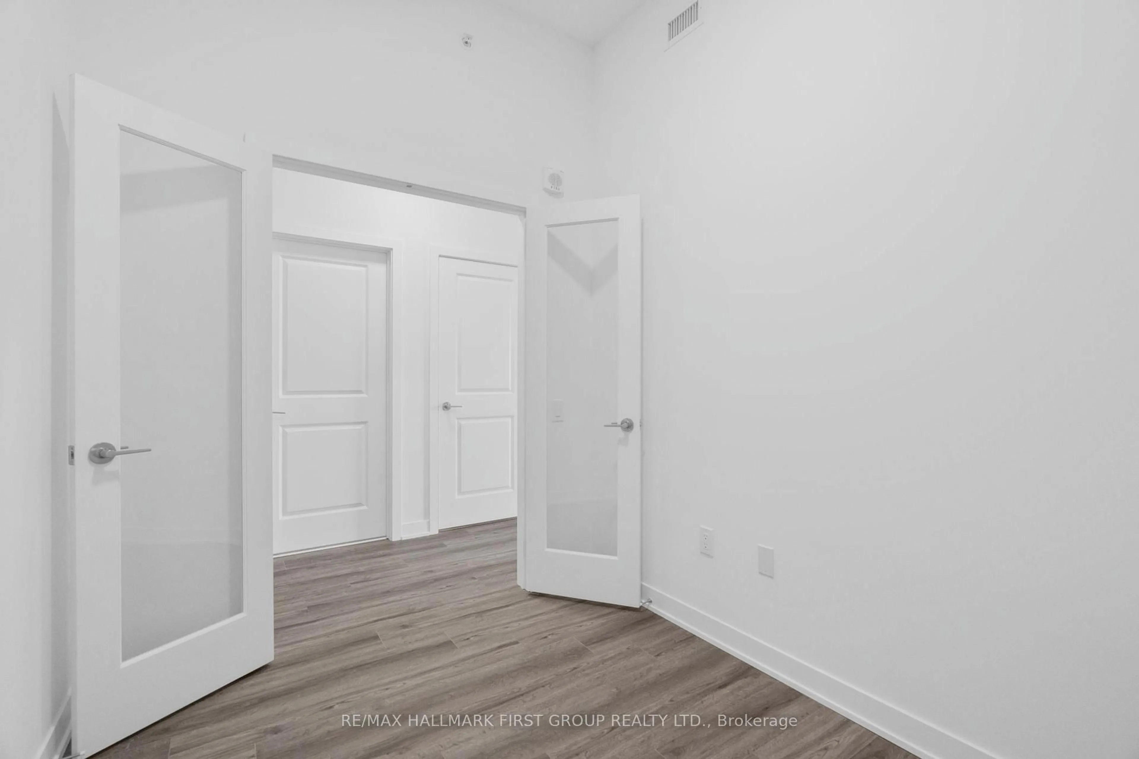 A pic of a room for 385 Arctic Red Dr #107, Oshawa Ontario L1L 0H8