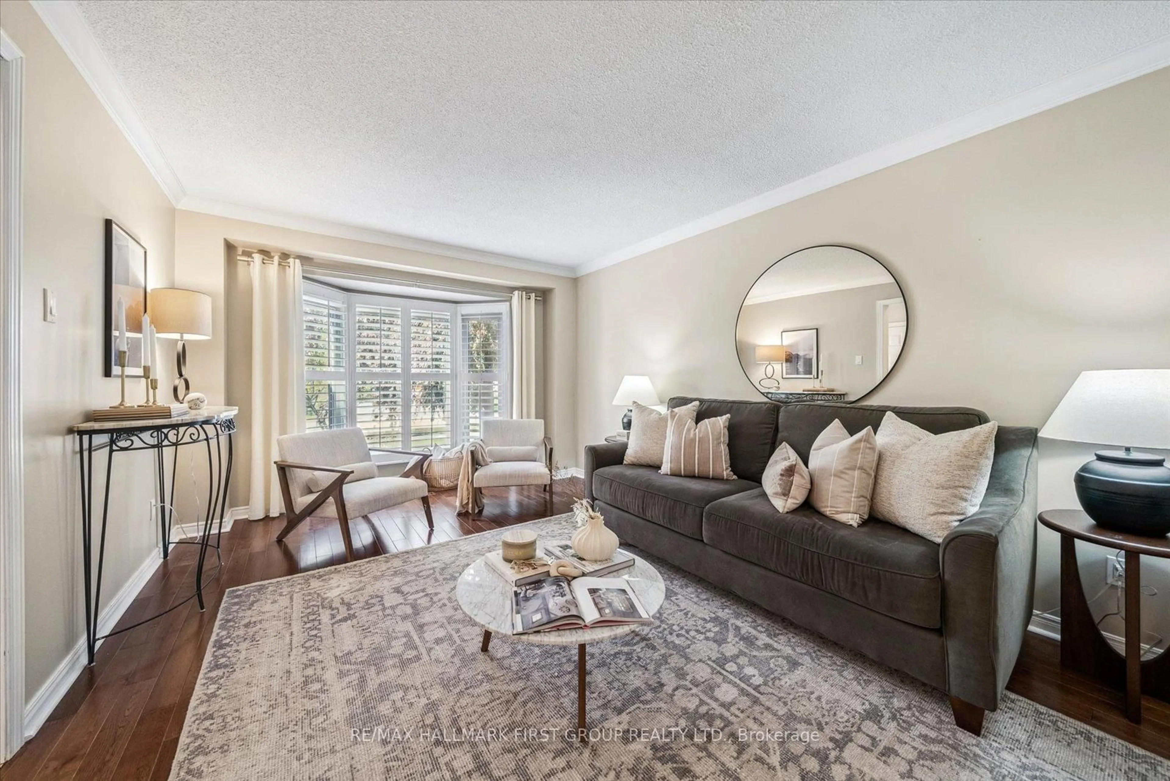 Living room with furniture, unknown for 26 Simonds Dr, Ajax Ontario L1S 4X2
