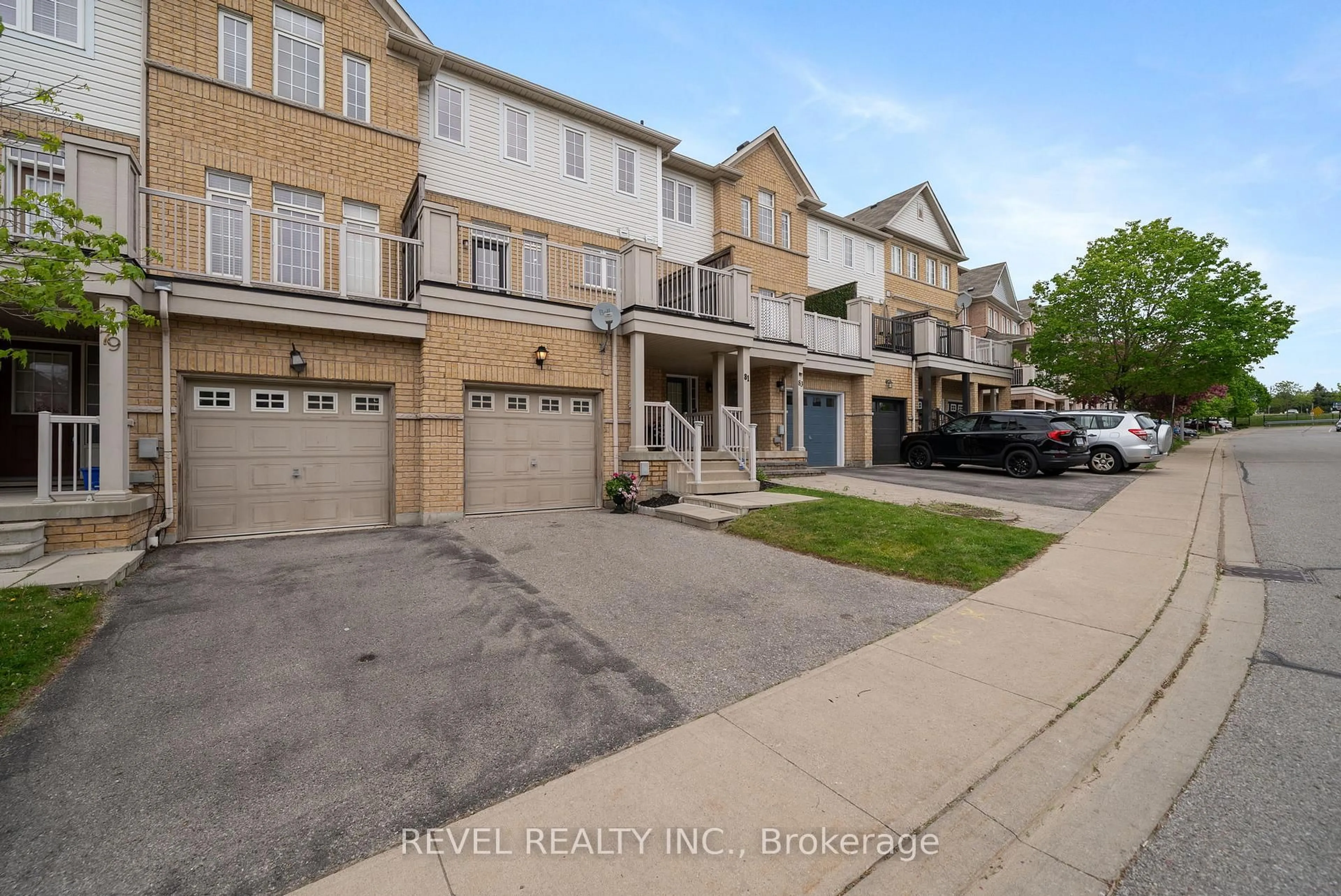 A pic from outside/outdoor area/front of a property/back of a property/a pic from drone, street for 81 Barkdale Way, Whitby Ontario L1N 0G1