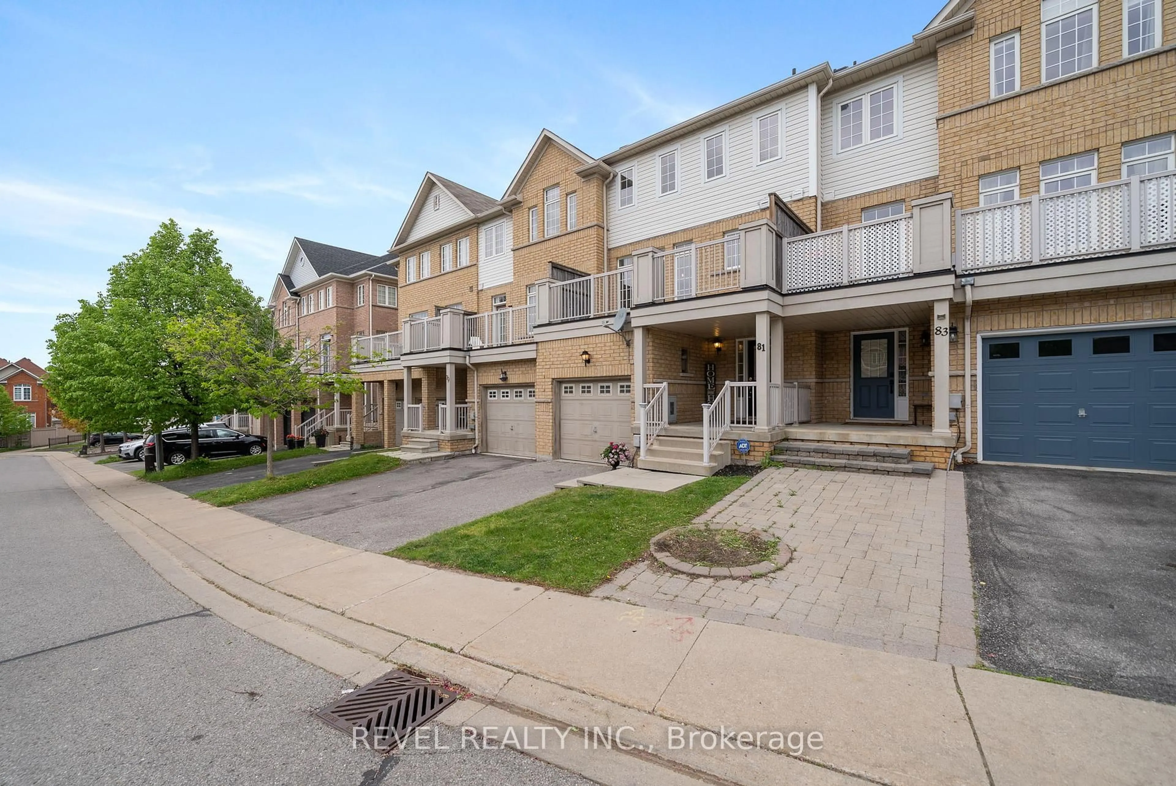 A pic from outside/outdoor area/front of a property/back of a property/a pic from drone, street for 81 Barkdale Way, Whitby Ontario L1N 0G1