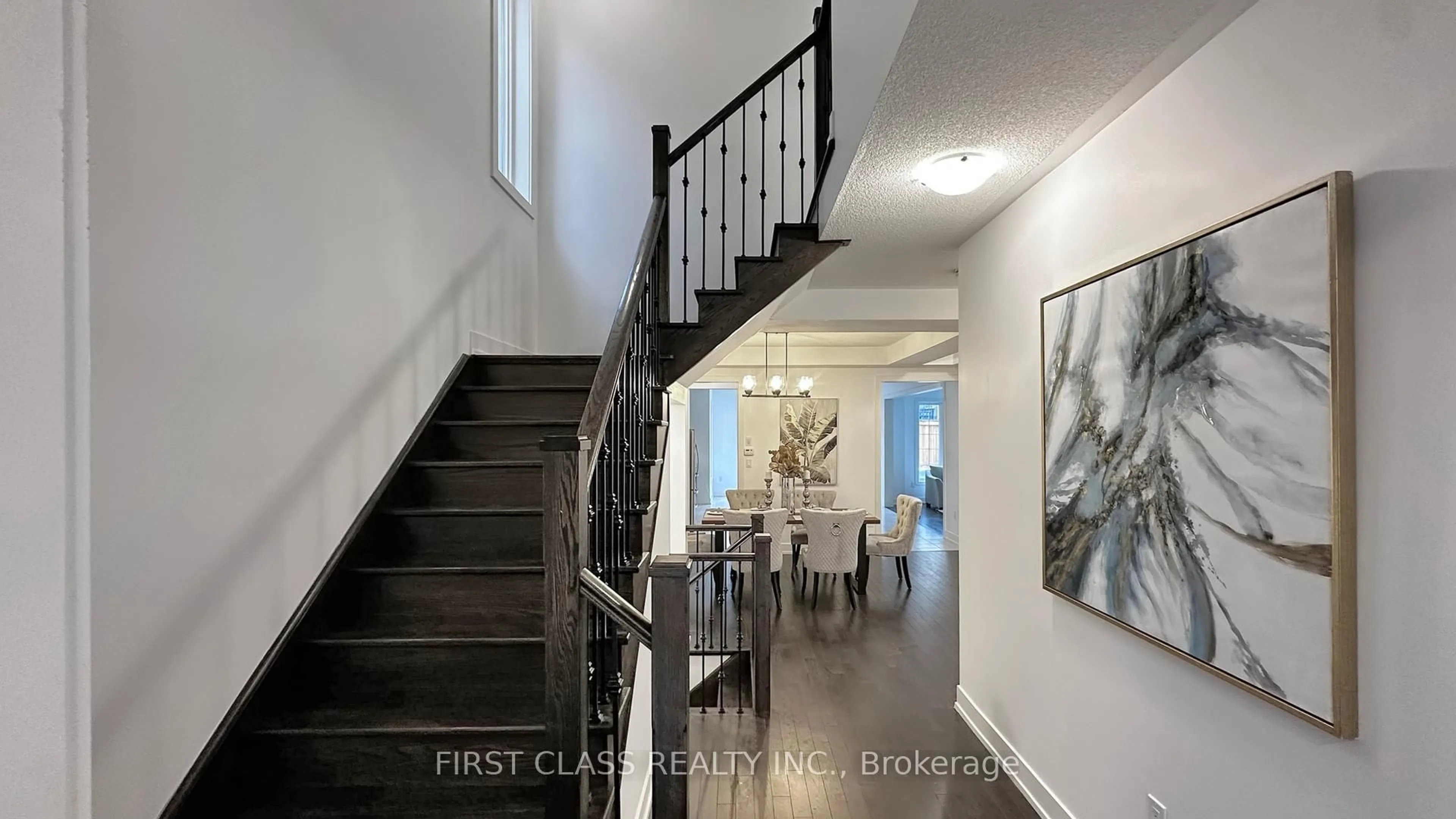 Indoor foyer for 37 HAYERAFT St, Whitby Ontario L1P 0C6