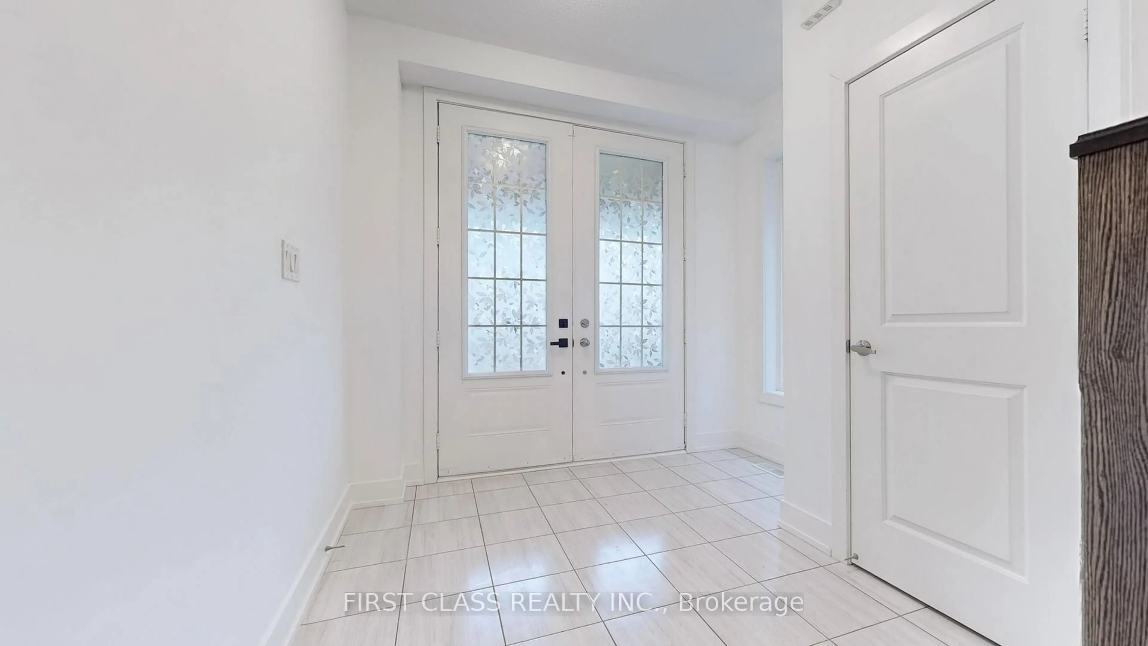 Indoor entryway for 37 HAYERAFT St, Whitby Ontario L1P 0C6