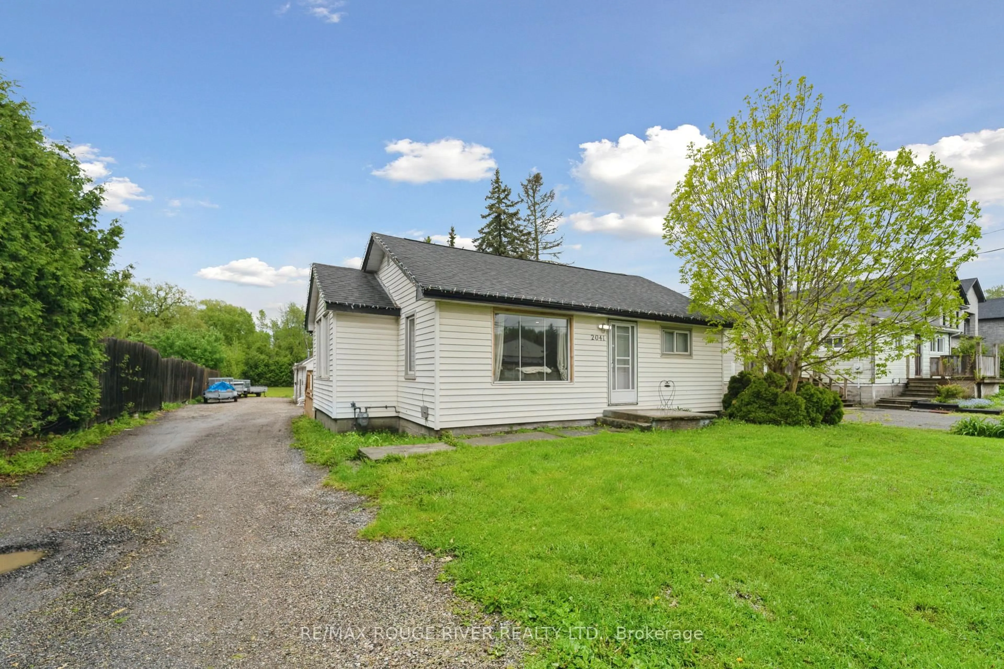 A pic from outside/outdoor area/front of a property/back of a property/a pic from drone, street for 2041 Nash Rd, Clarington Ontario L1C 3K4