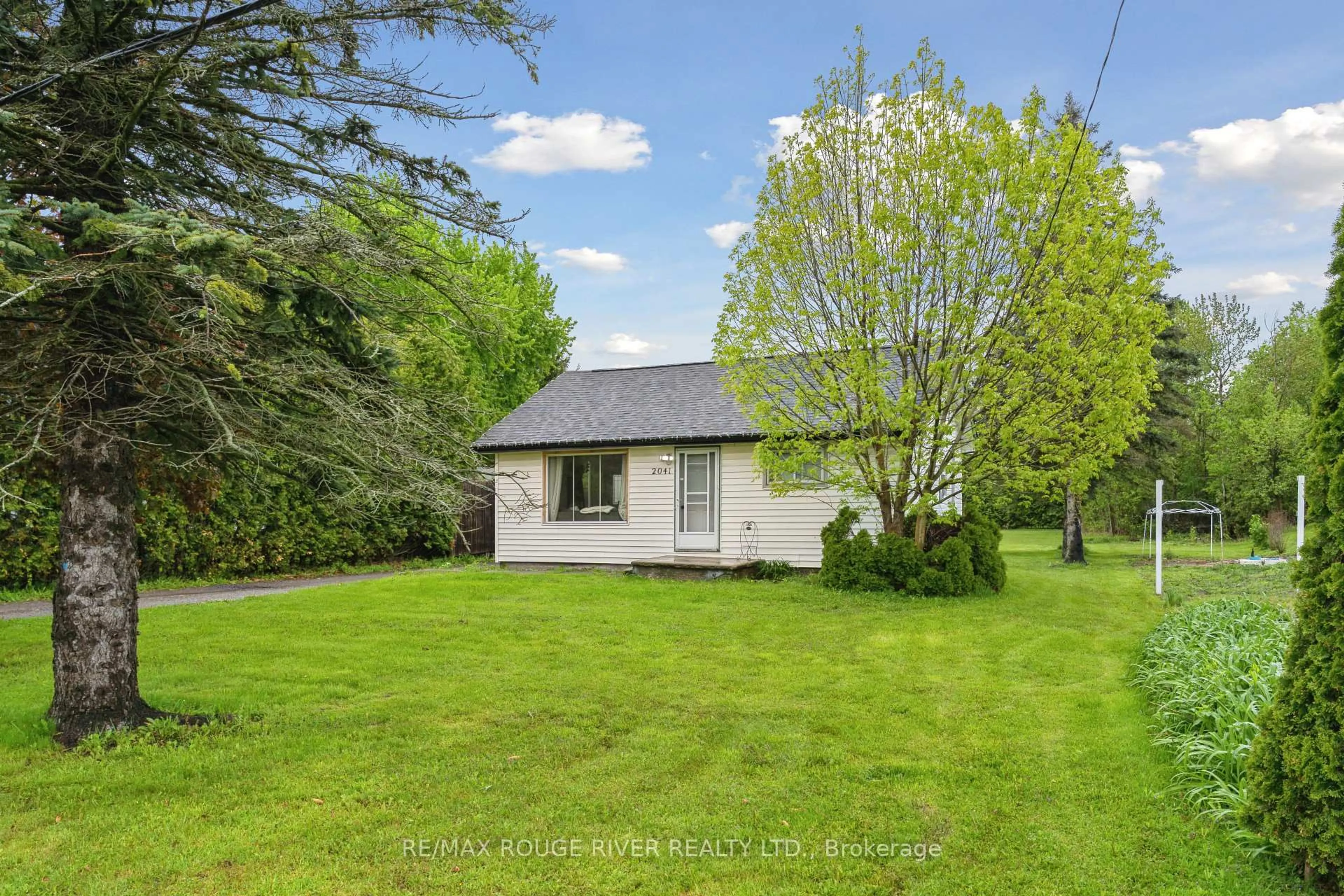 A pic from outside/outdoor area/front of a property/back of a property/a pic from drone, unknown for 2041 Nash Rd, Clarington Ontario L1C 3K4