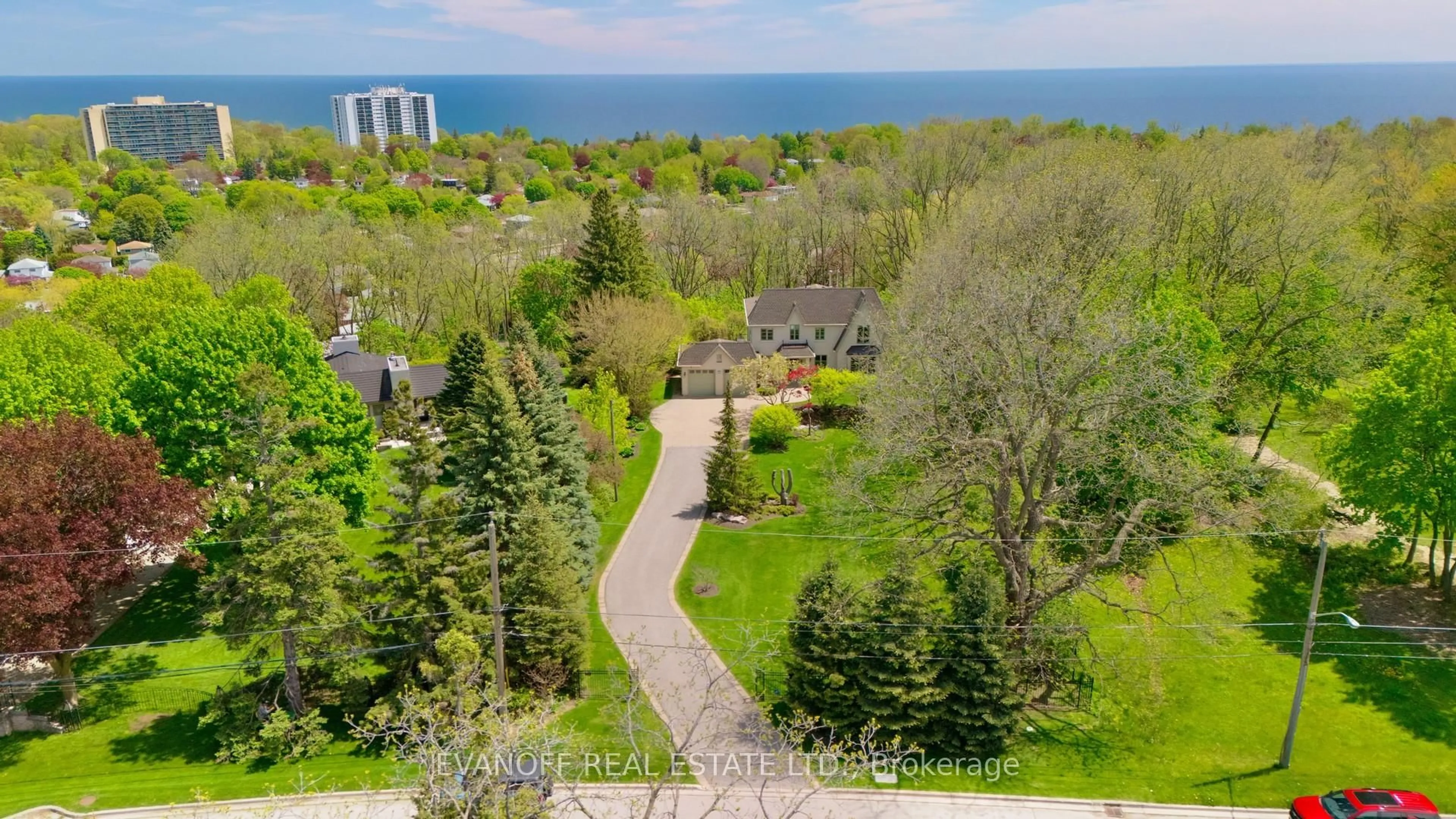 A pic from outside/outdoor area/front of a property/back of a property/a pic from drone, water/lake/river/ocean view for 21 Guildcrest Dr, Toronto Ontario M1E 1E2