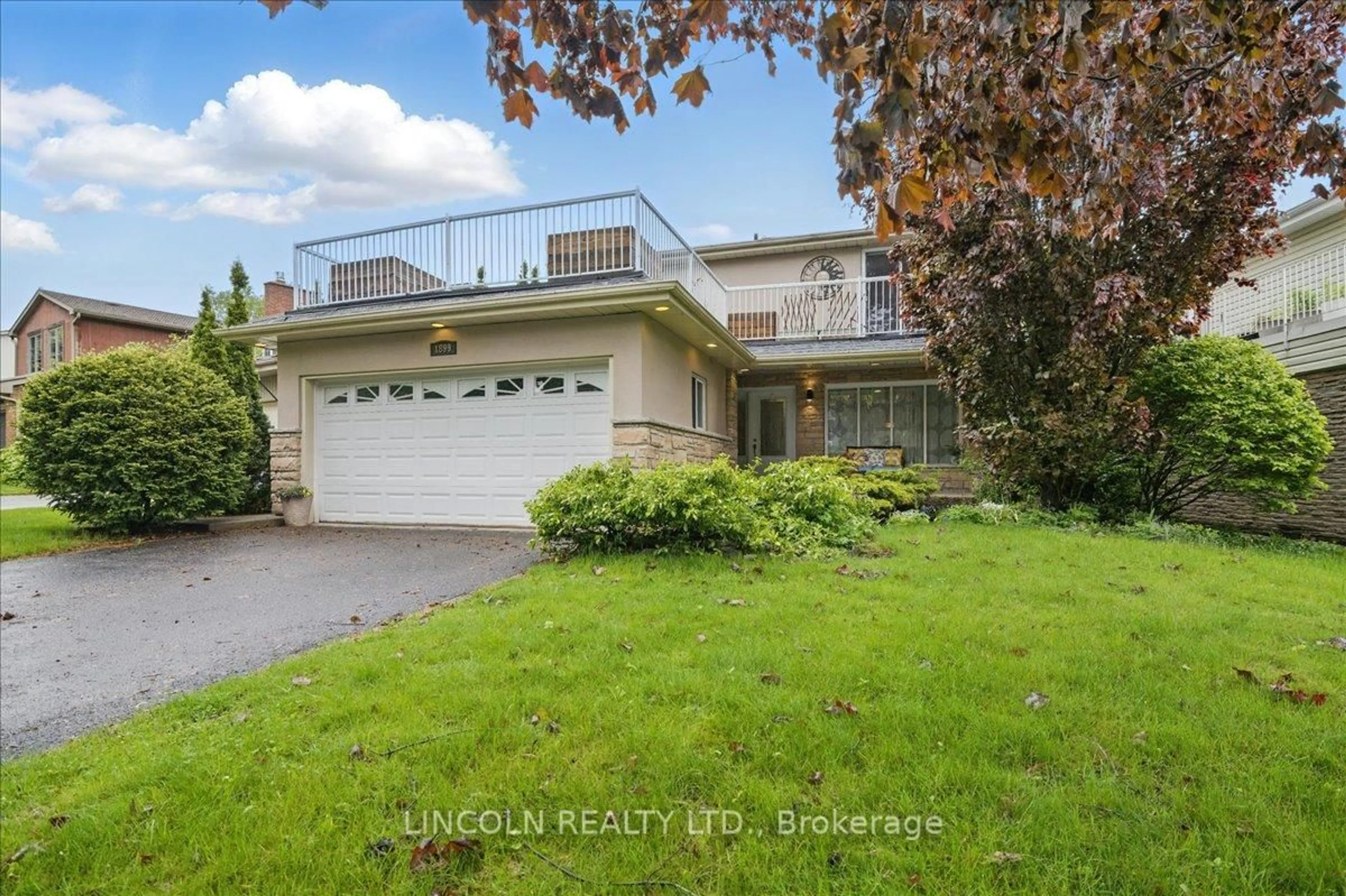 A pic from outside/outdoor area/front of a property/back of a property/a pic from drone, street for 1899 Bowler Dr, Pickering Ontario L1V 3E7