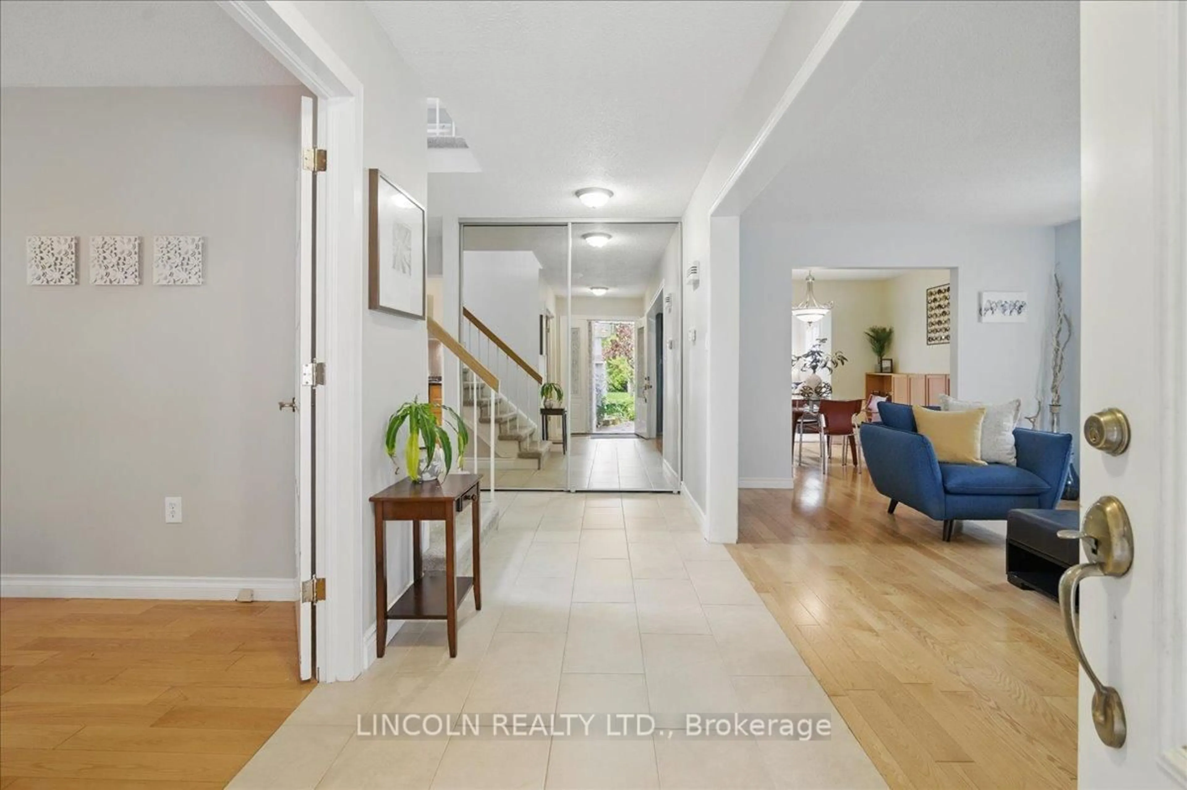 Indoor entryway for 1899 Bowler Dr, Pickering Ontario L1V 3E7