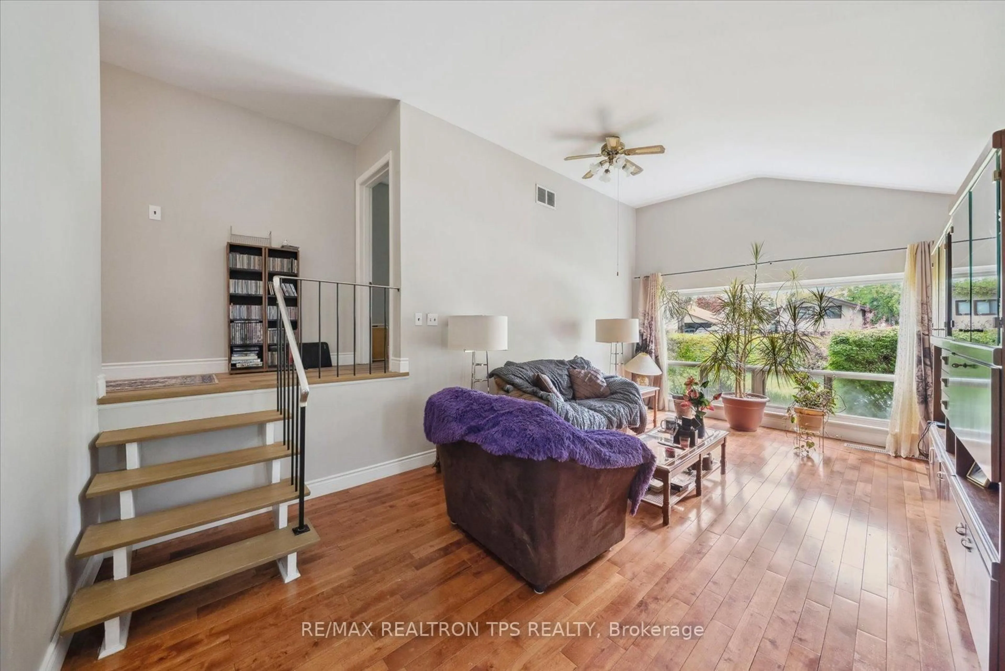 Living room with furniture, unknown for 43 Gondola Cres, Toronto Ontario M1G 2J2