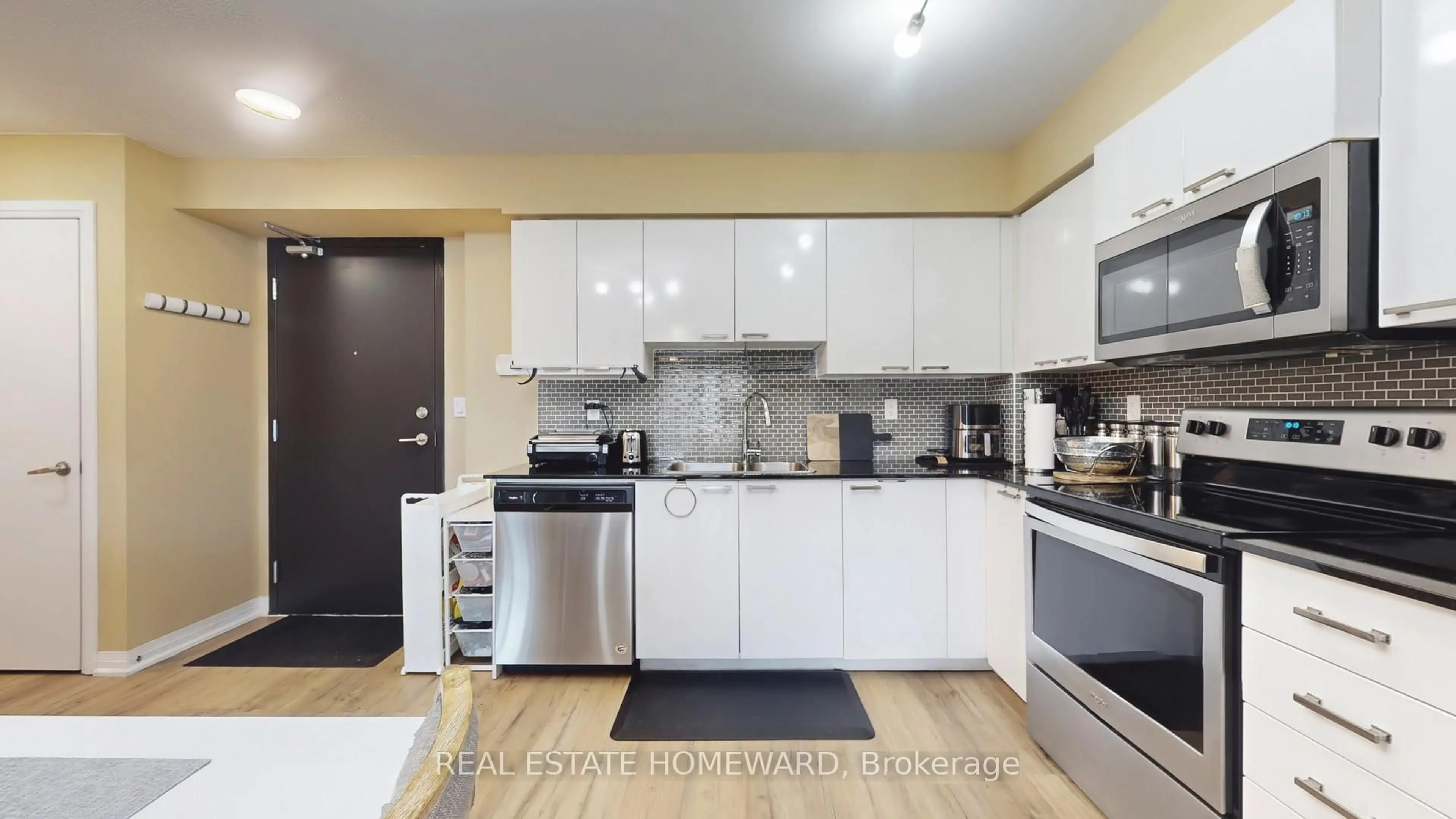 Standard kitchen, unknown for 2150 Lawrence Ave #305, Toronto Ontario M1R 3A7
