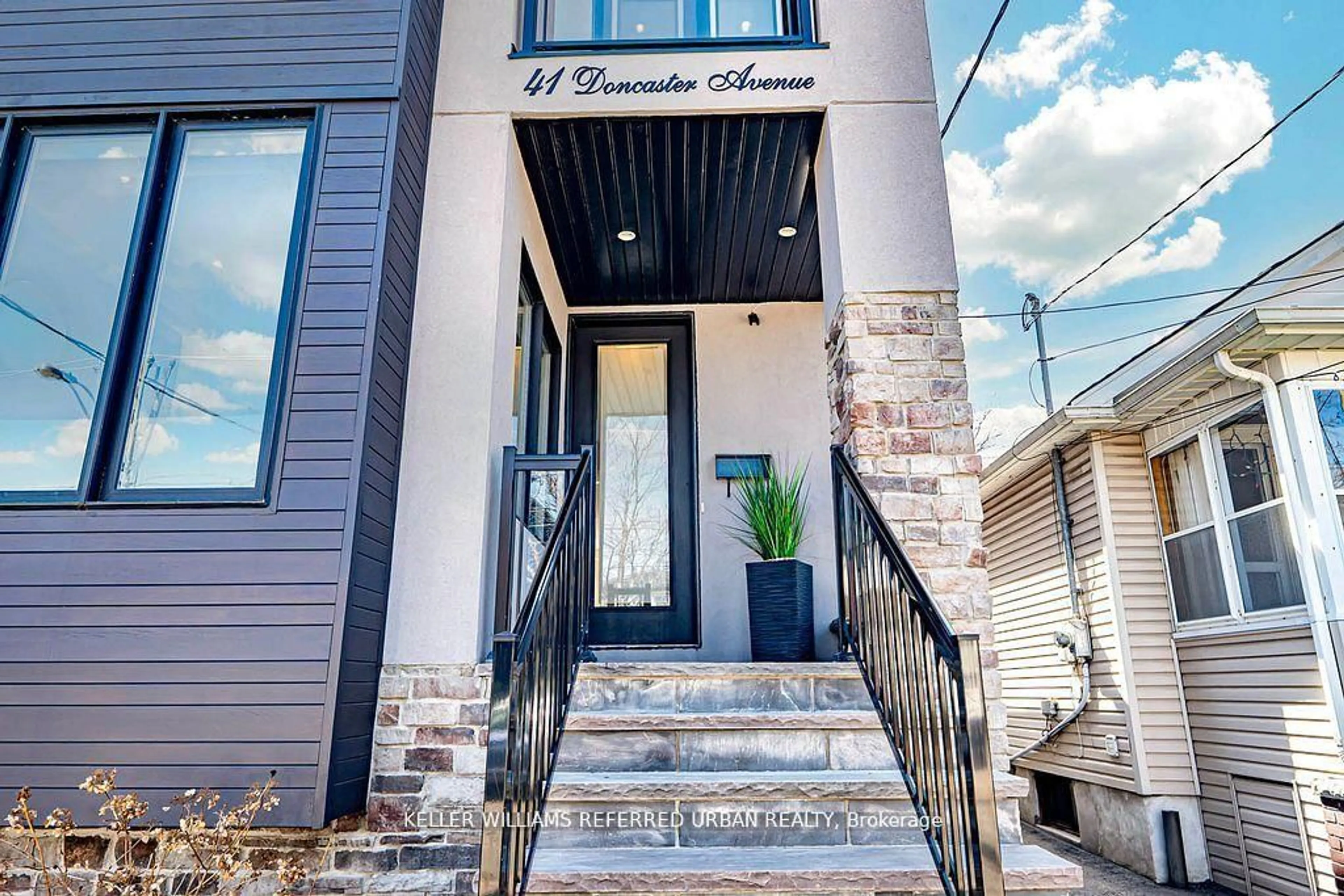 Indoor entryway for 41 Doncaster Ave, Toronto Ontario M4C 1Y6