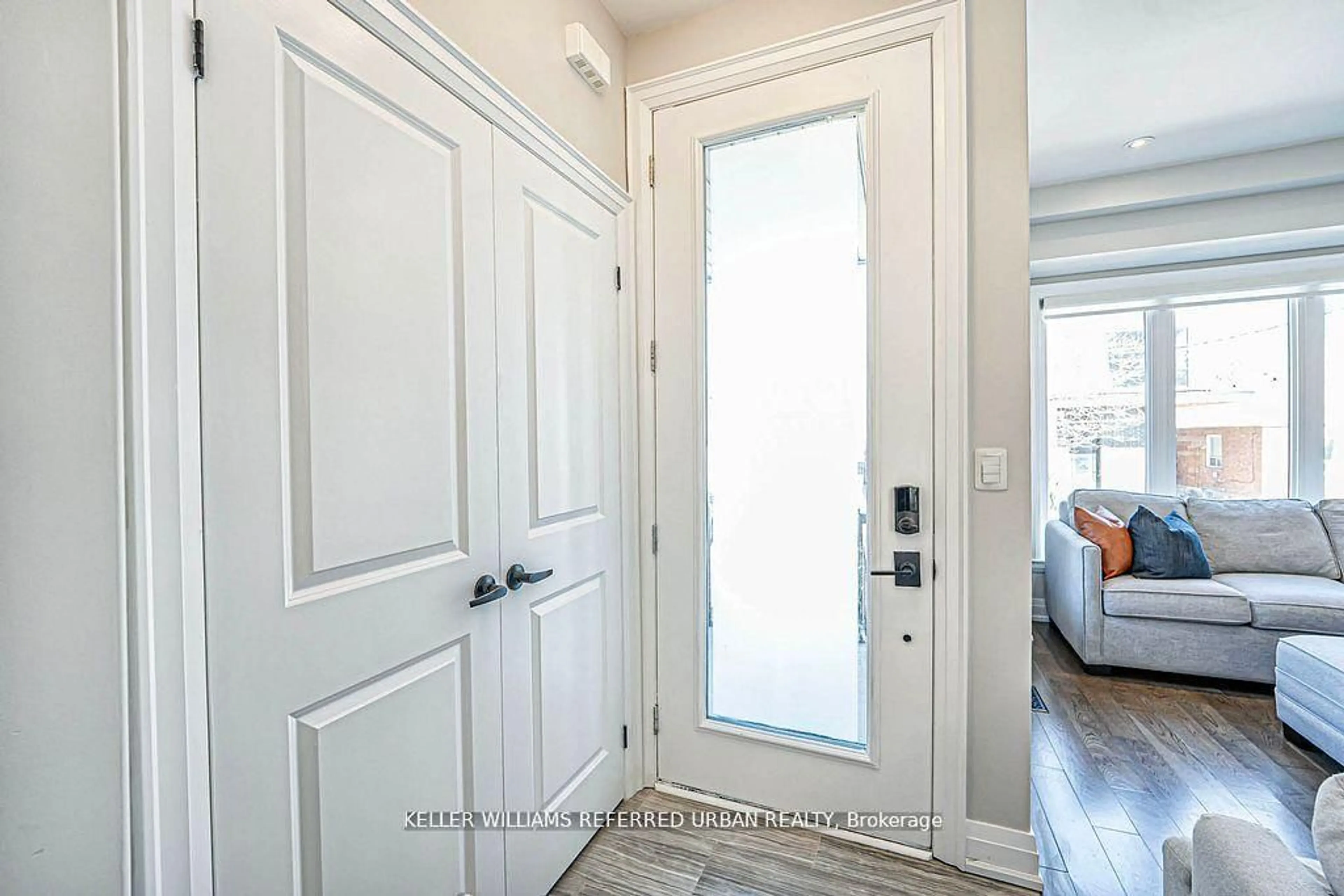 Indoor entryway for 41 Doncaster Ave, Toronto Ontario M4C 1Y6