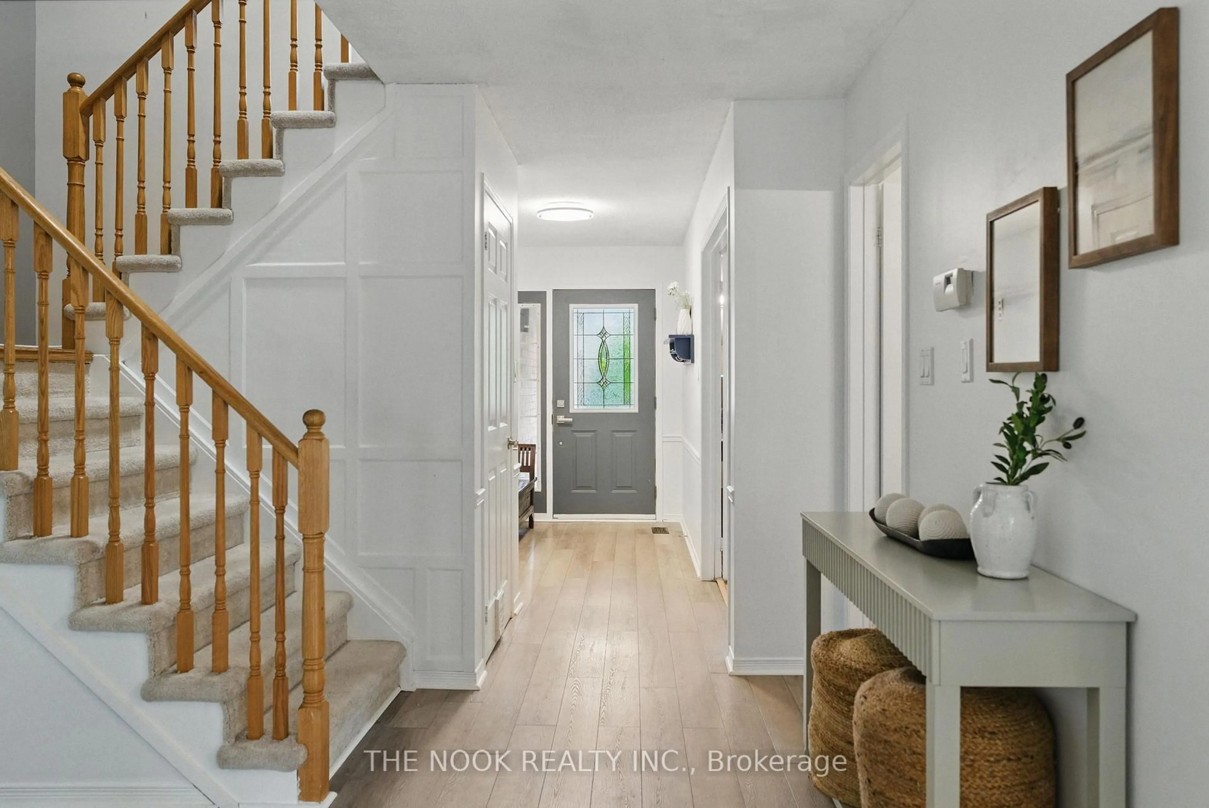 Indoor entryway for 2 Clayton Cres, Clarington Ontario L1C 4P2