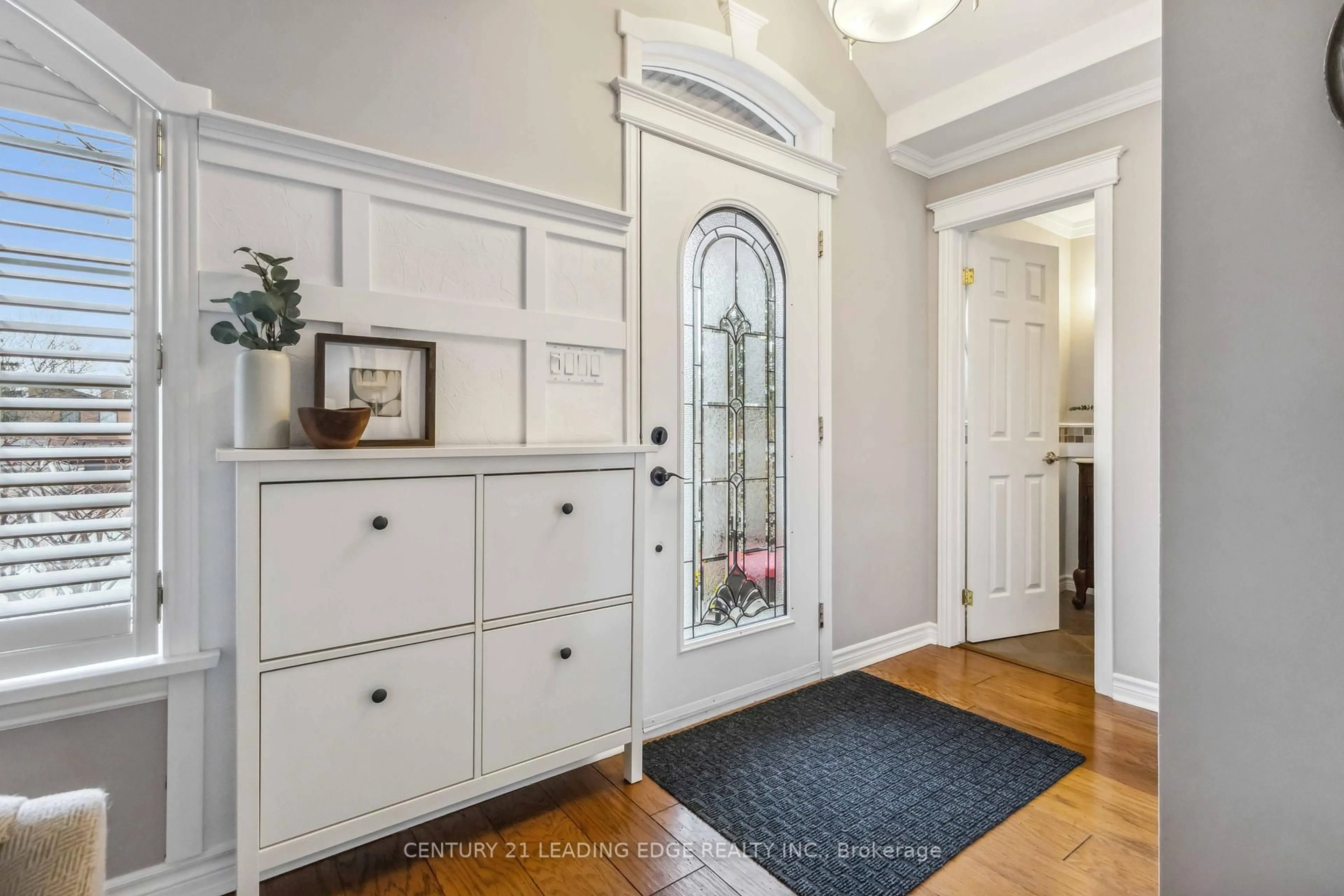 Indoor entryway for 1801 Appleview Rd, Pickering Ontario L1V 1T7