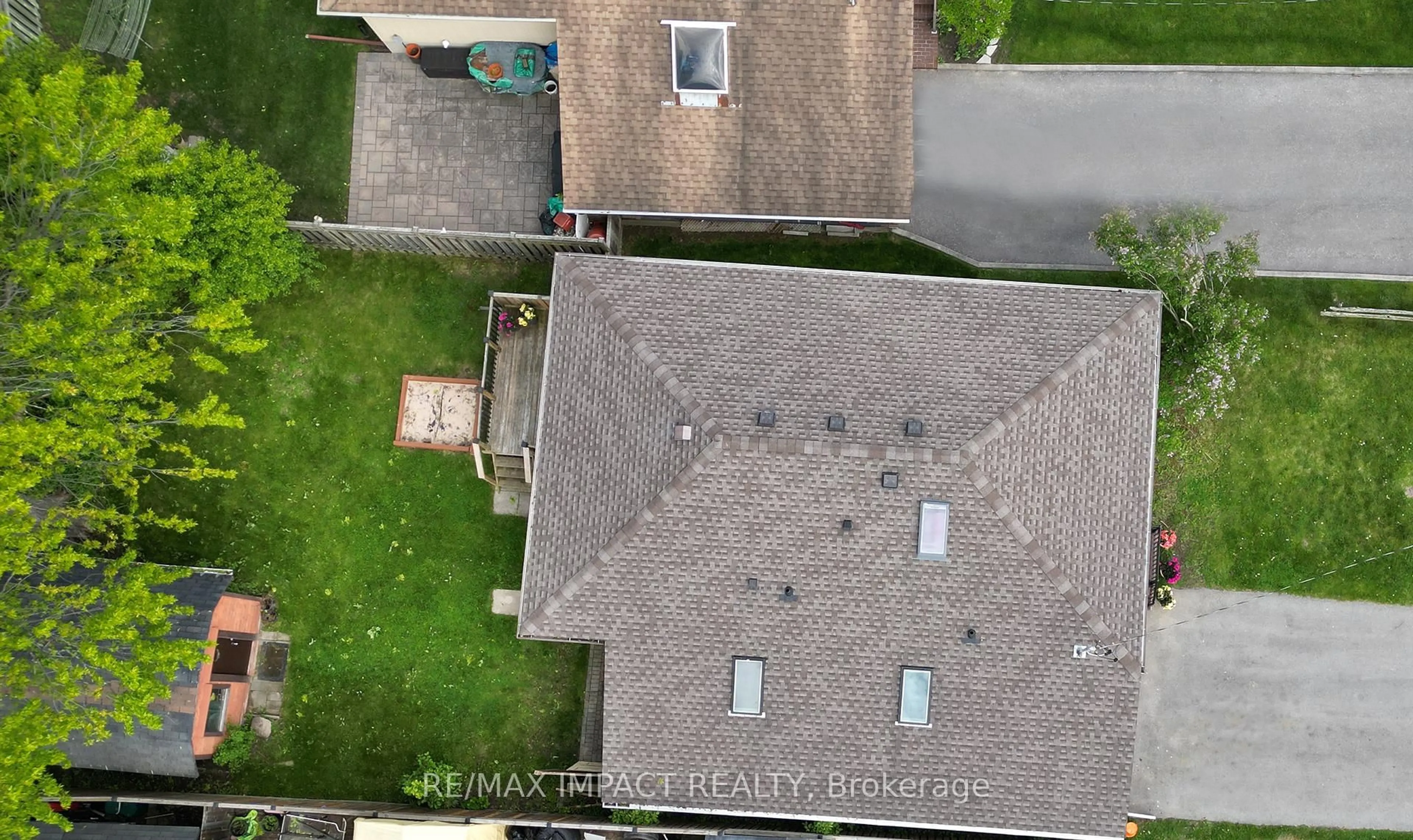 A pic from outside/outdoor area/front of a property/back of a property/a pic from drone, street for 257 Arden Dr, Oshawa Ontario L1G 1X6