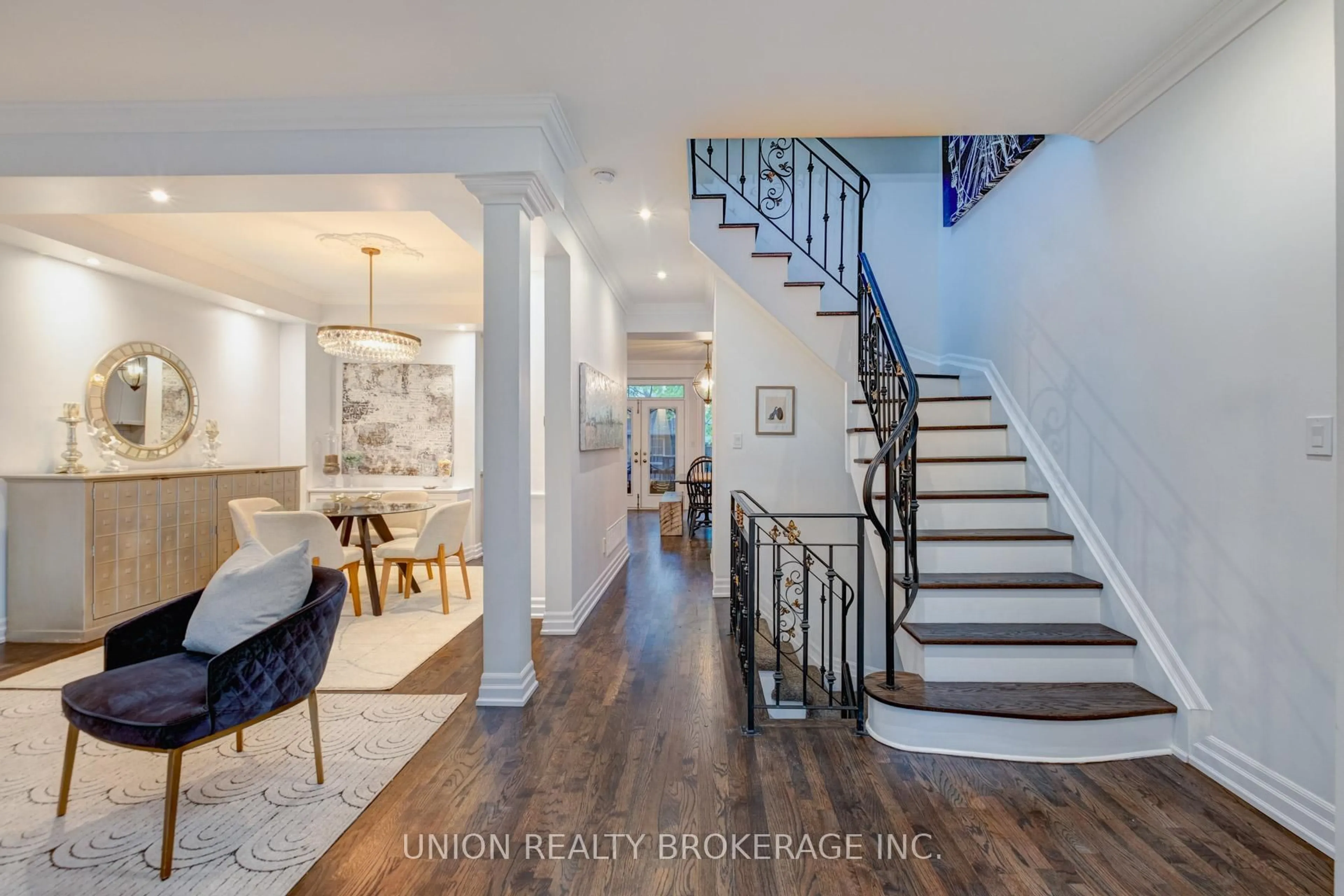 Indoor entryway for 21 Courcelette Rd, Toronto Ontario M1N 2S9