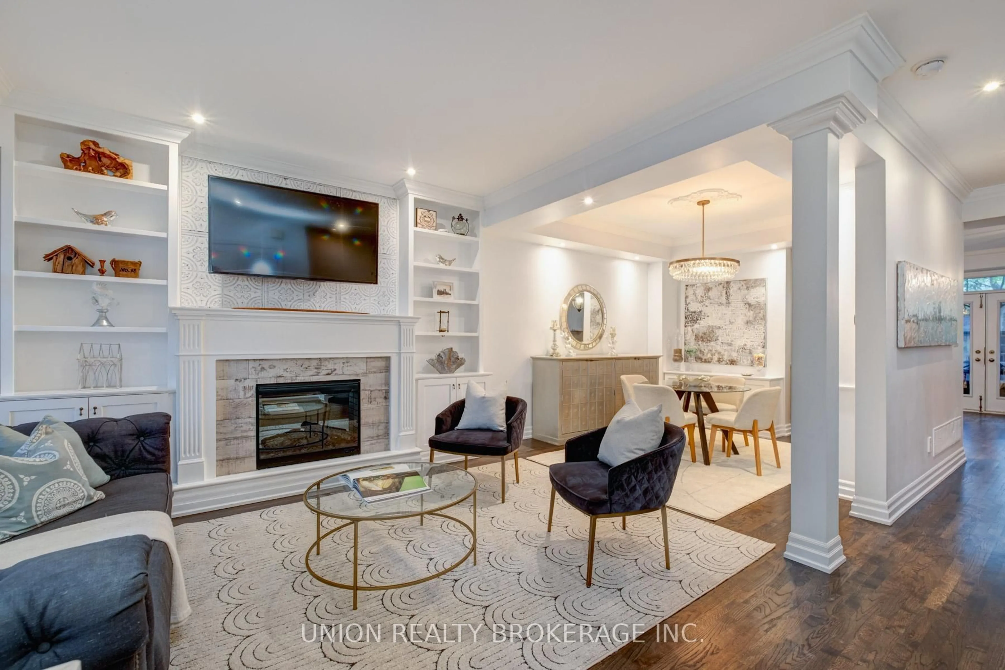 Living room with furniture, unknown for 21 Courcelette Rd, Toronto Ontario M1N 2S9