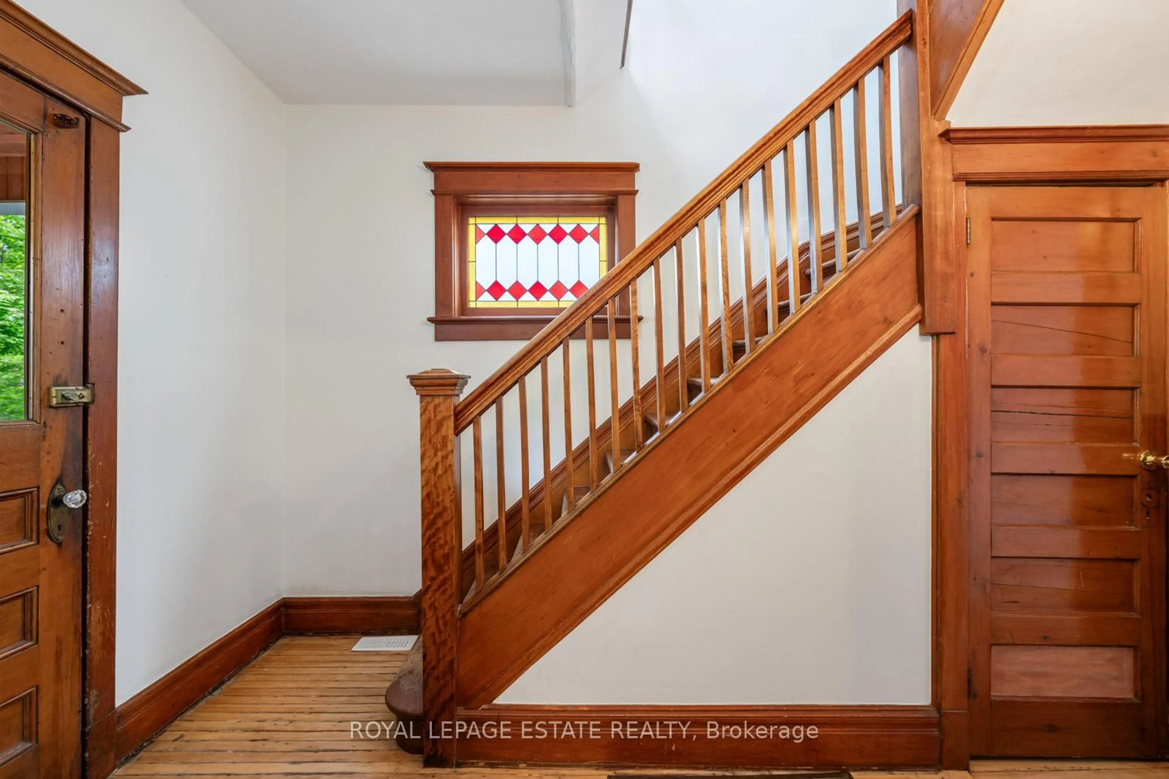 Stairs for 110 Spruce Hill Rd, Toronto Ontario M4E 3G4