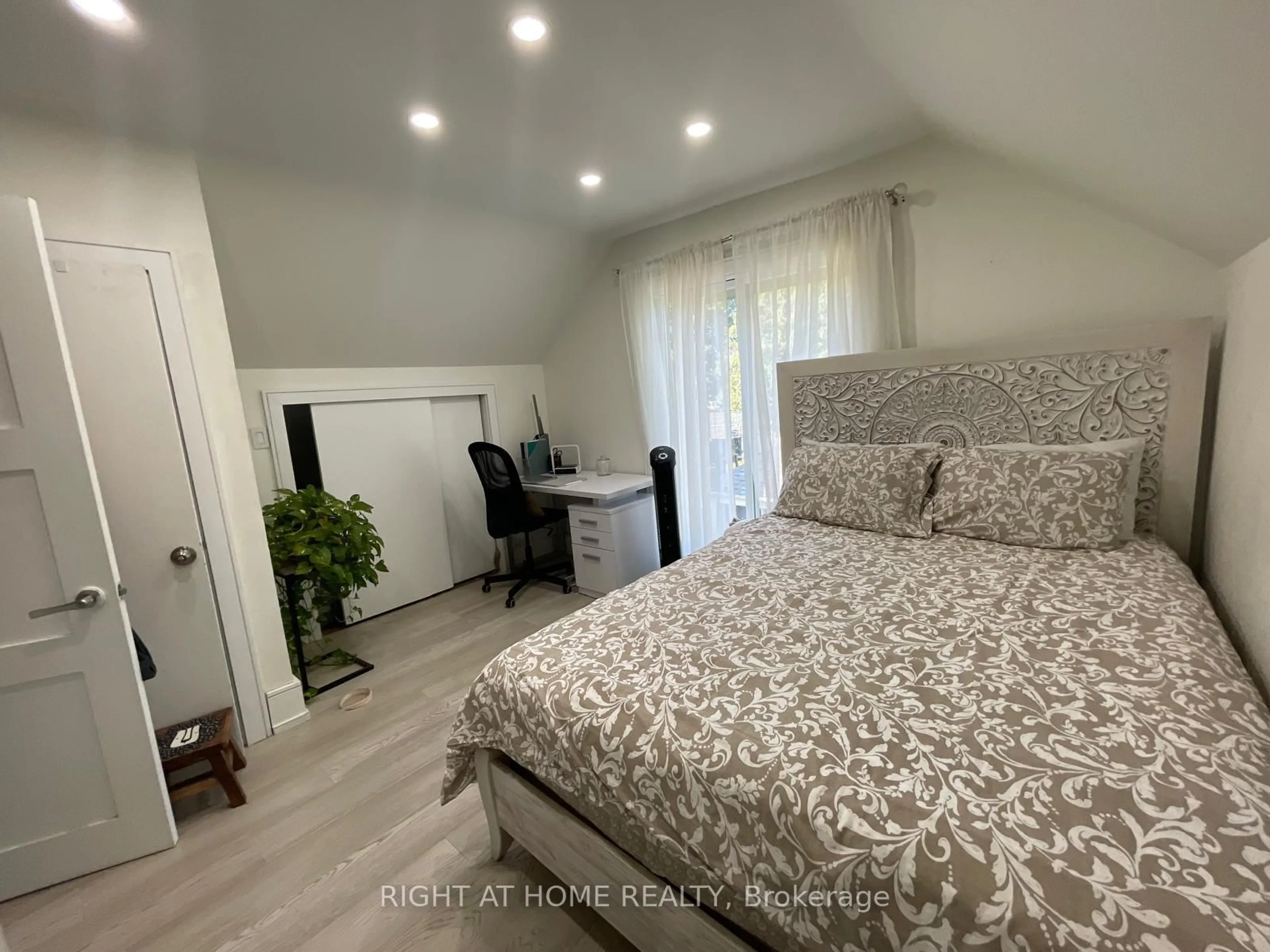 A pic of a room for 174 Aylesworth Ave, Toronto Ontario M1N 2J6