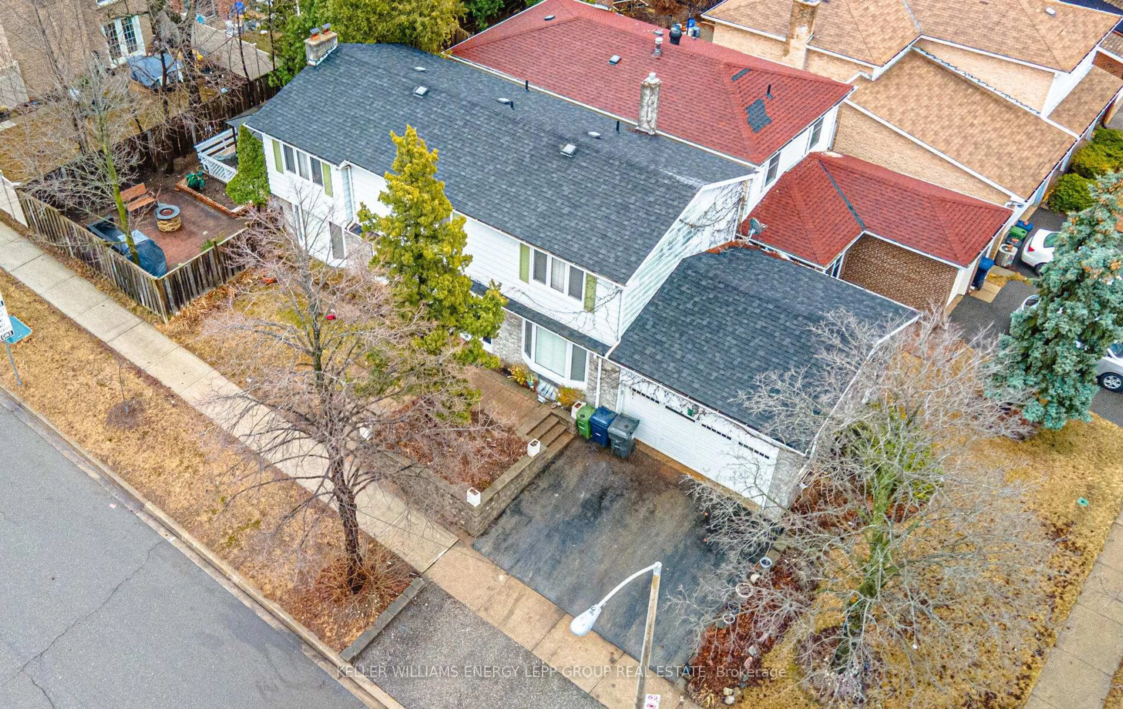 A pic from outside/outdoor area/front of a property/back of a property/a pic from drone, street for 3 Placentia Blvd, Toronto Ontario M1S 3Z4