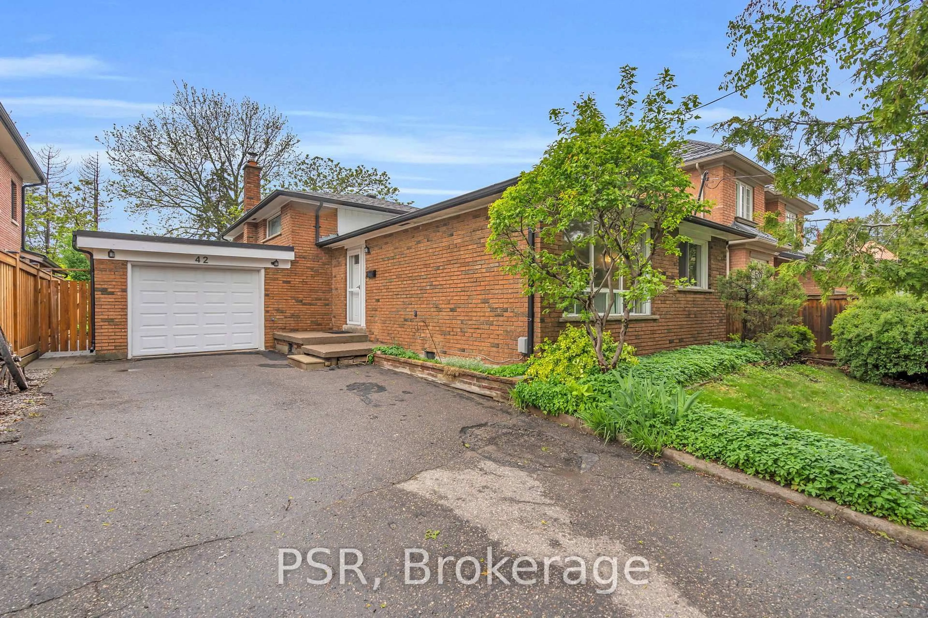 A pic from outside/outdoor area/front of a property/back of a property/a pic from drone, street for 42 Scarboro Ave, Toronto Ontario M1C 1M3