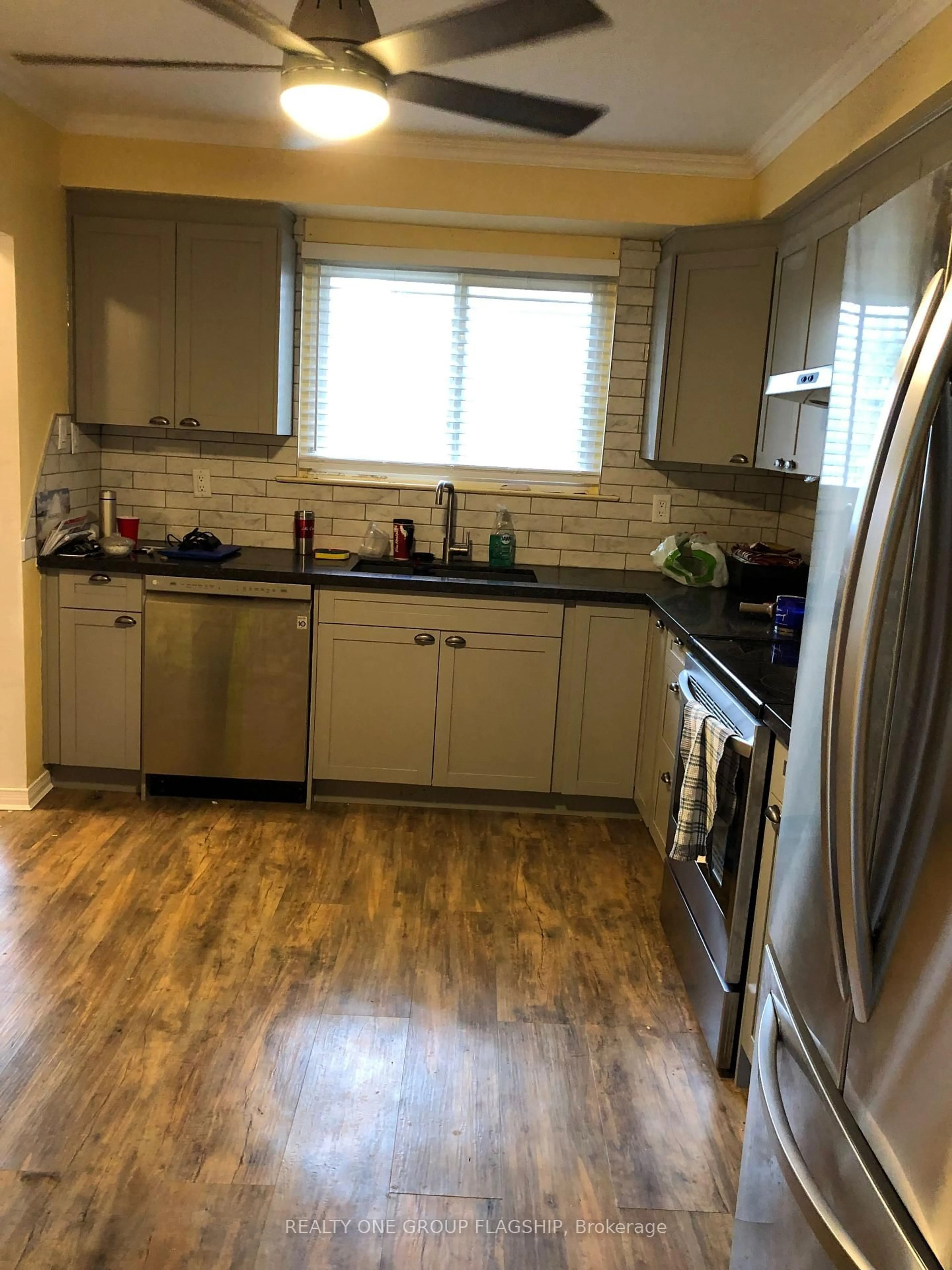 Standard kitchen, unknown for 925 Bayly St #7, Pickering Ontario L1W 1L4