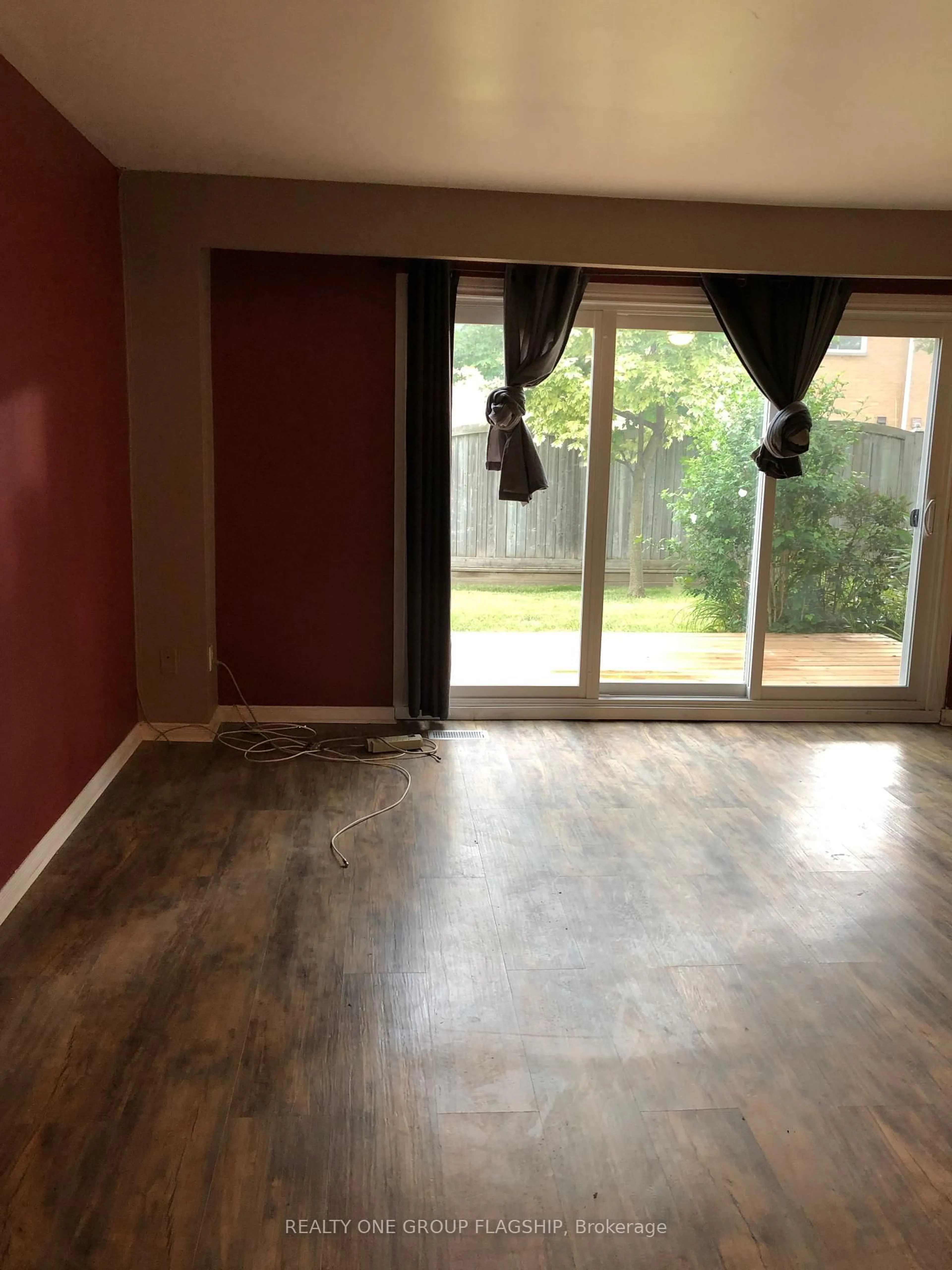 A pic of a room for 925 Bayly St #7, Pickering Ontario L1W 1L4