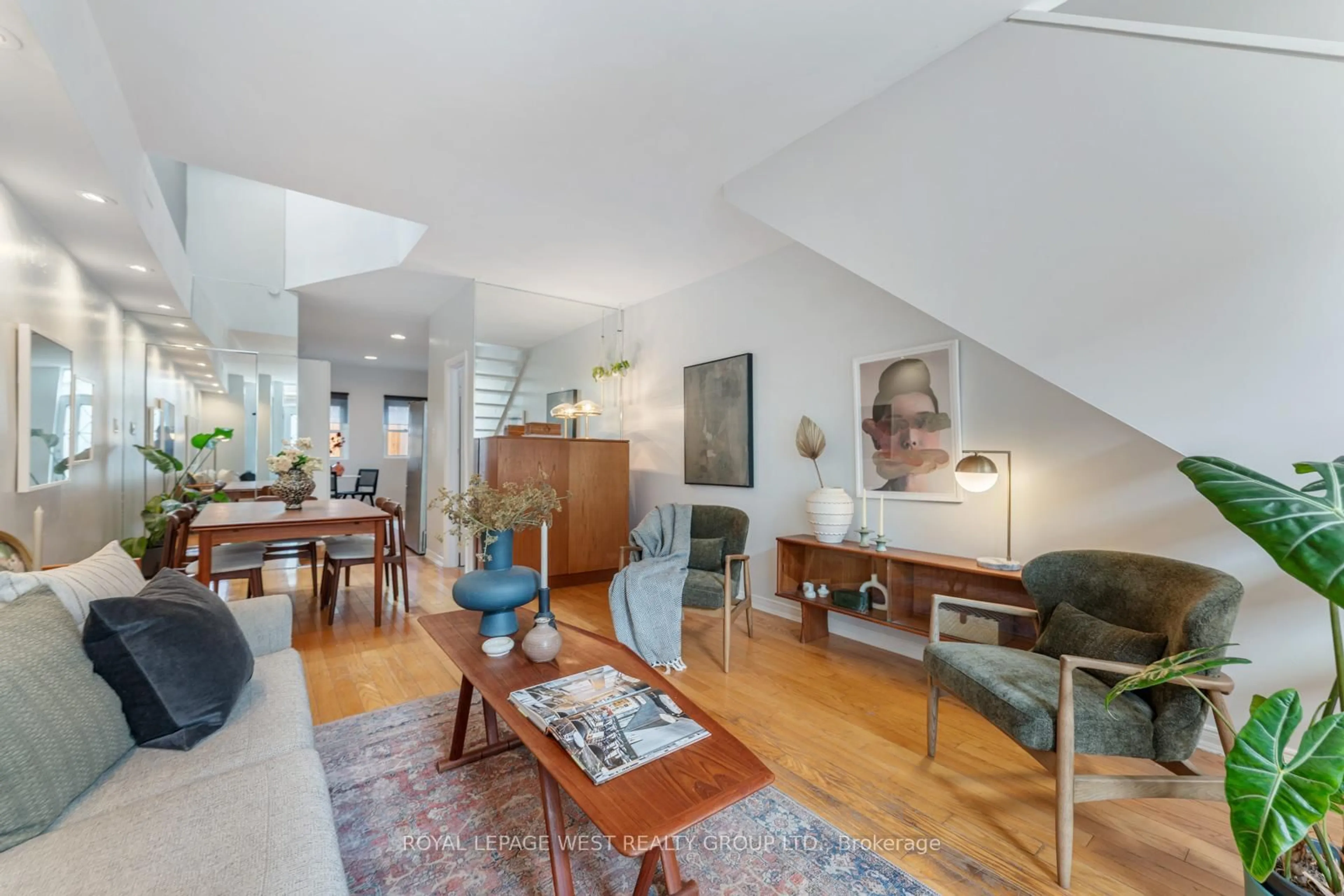 Living room with furniture, unknown for 6 Verral Ave, Toronto Ontario M4M 2R2