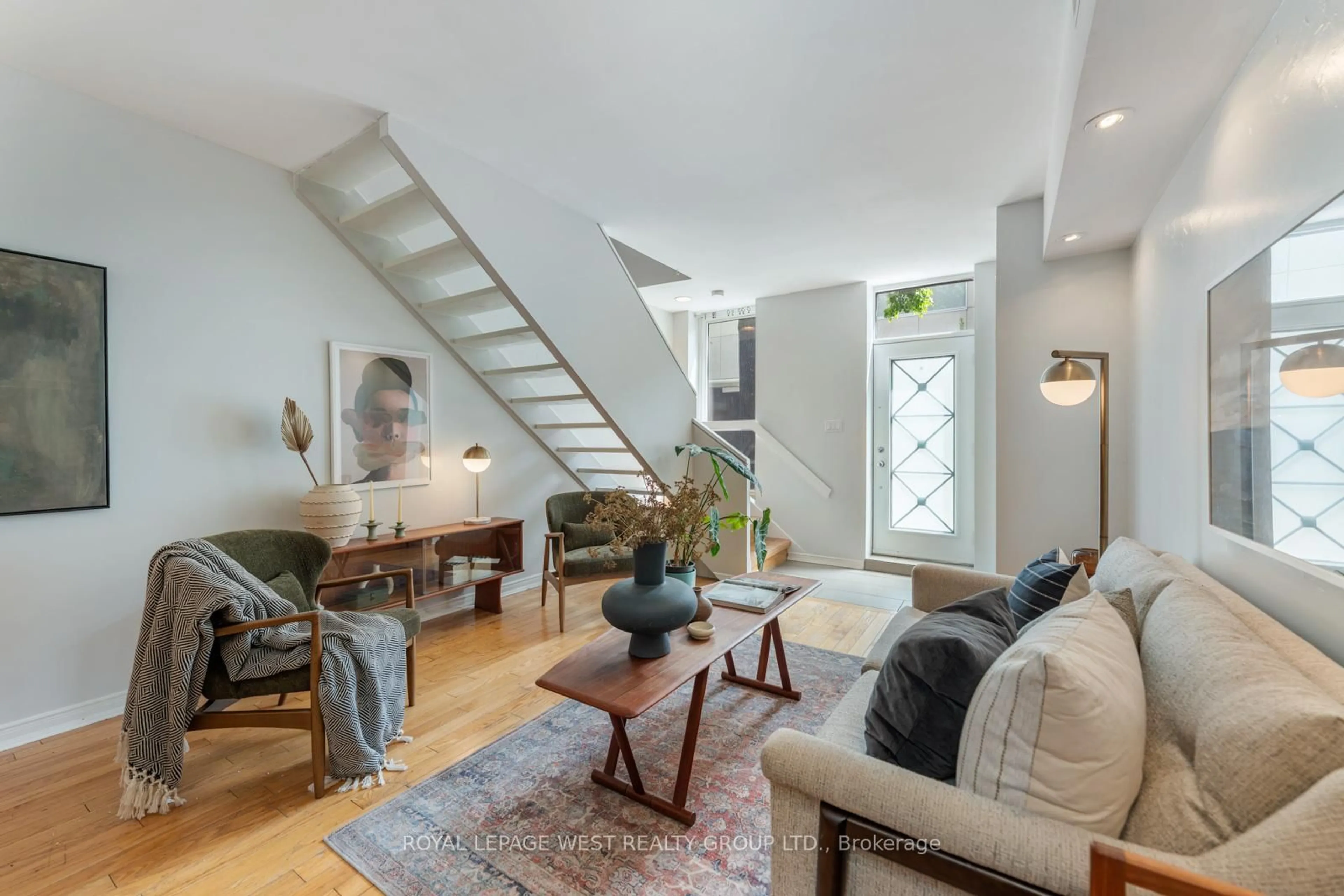Living room with furniture, unknown for 6 Verral Ave, Toronto Ontario M4M 2R2