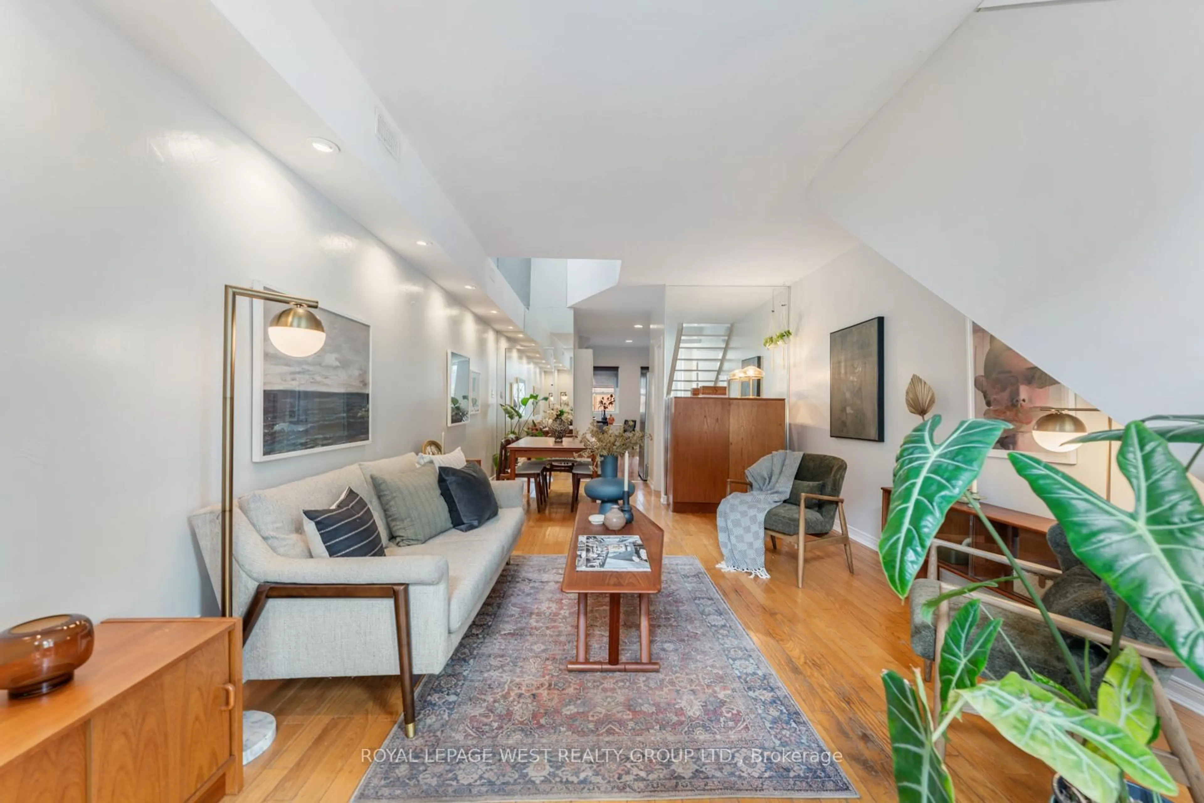 Living room with furniture, unknown for 6 Verral Ave, Toronto Ontario M4M 2R2