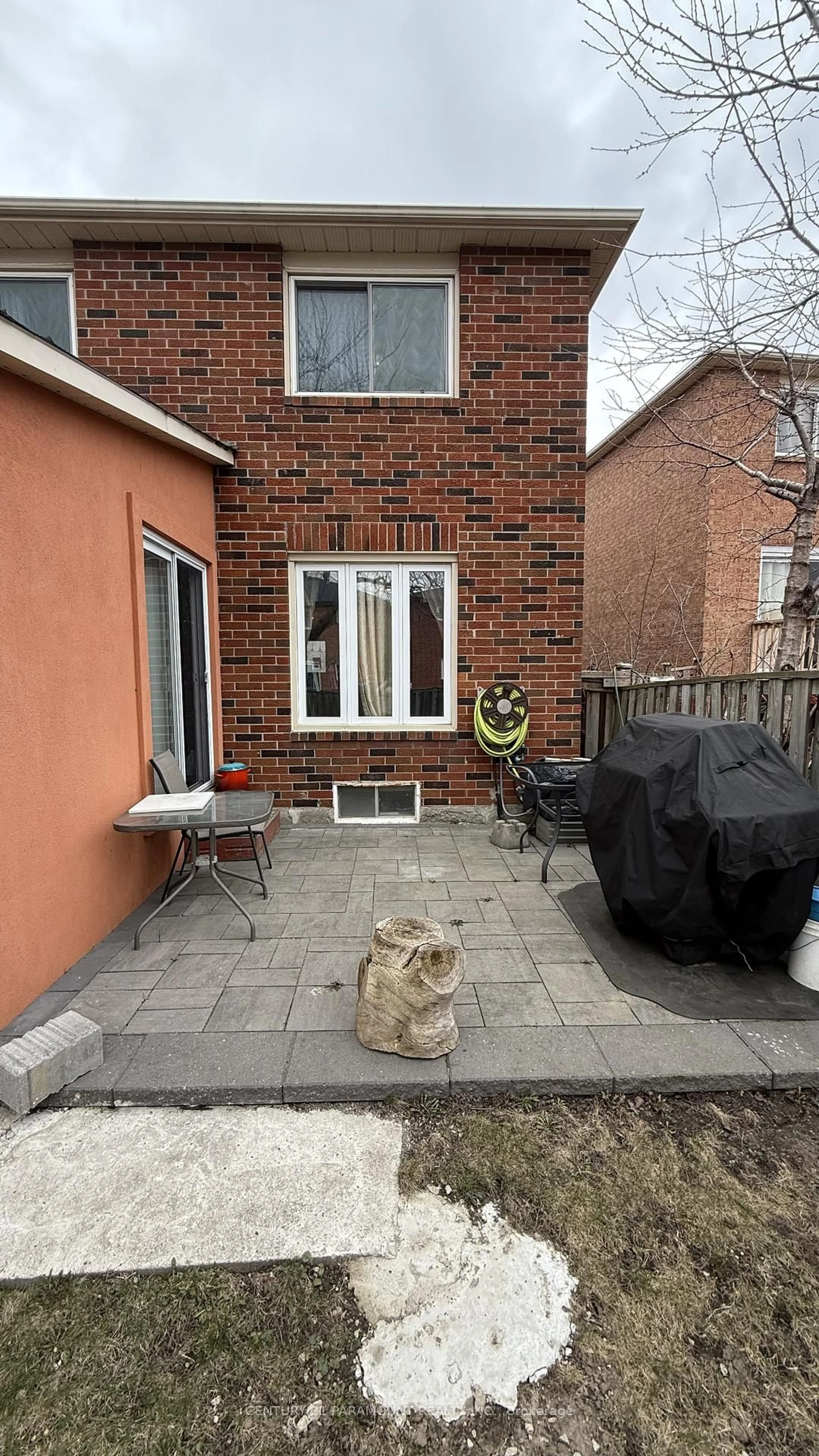 Patio, street for 99 Carisbrooke Sq, Toronto Ontario M1B 4M3