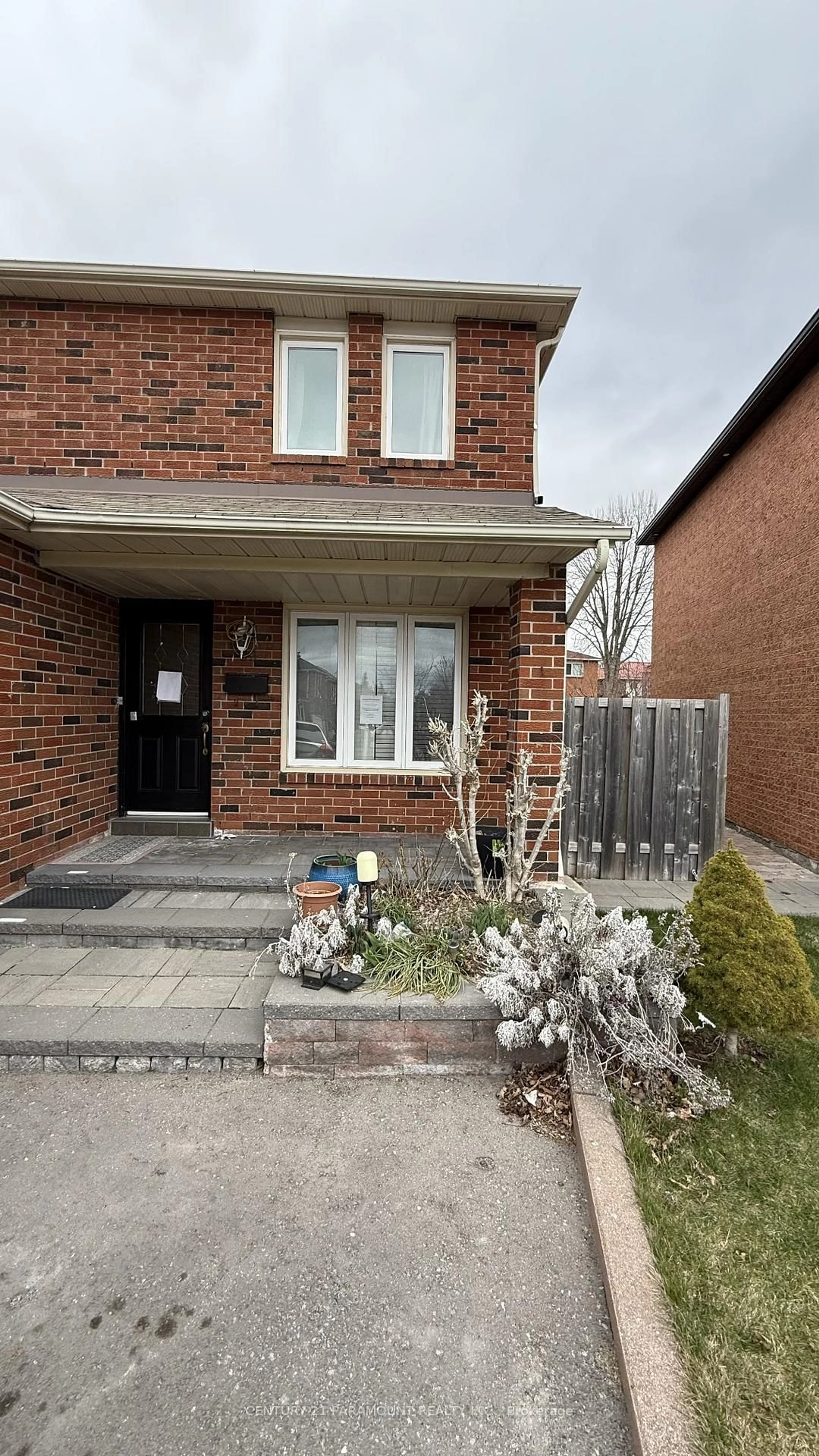 Home with brick exterior material, street for 99 Carisbrooke Sq, Toronto Ontario M1B 4M3