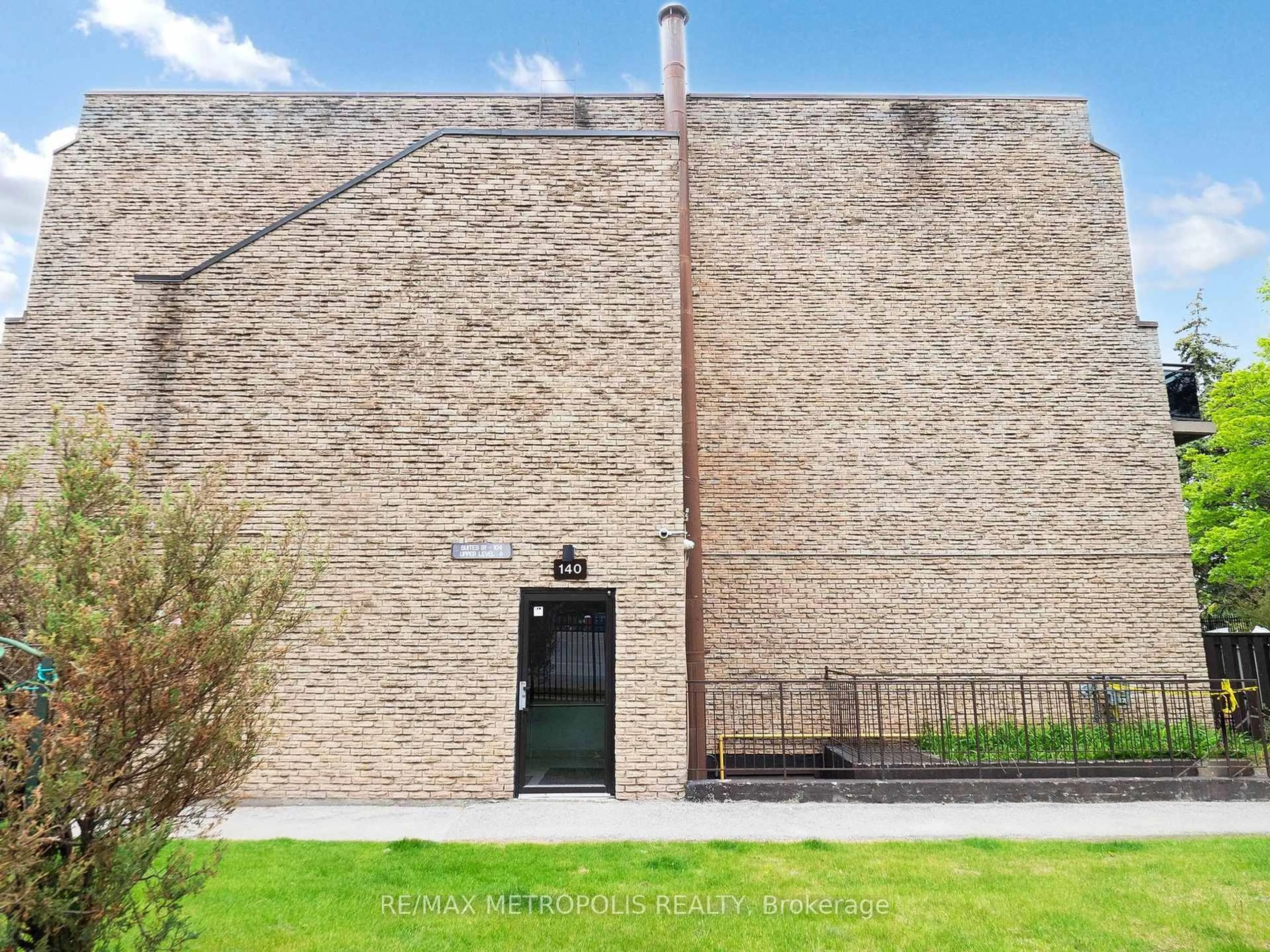 A pic from outside/outdoor area/front of a property/back of a property/a pic from drone, building for 140 Ling Rd #104, Toronto Ontario M1E 4V9