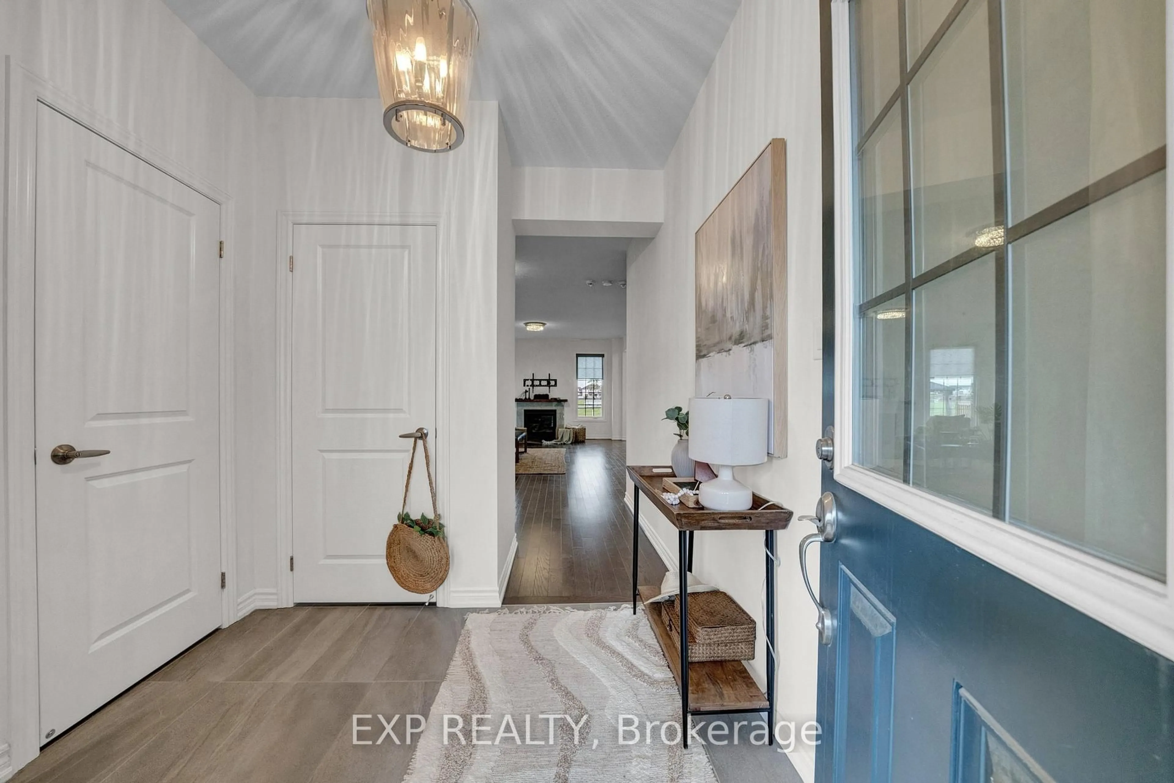 Indoor entryway for 95 Maskell Cres, Whitby Ontario L1P 0K1
