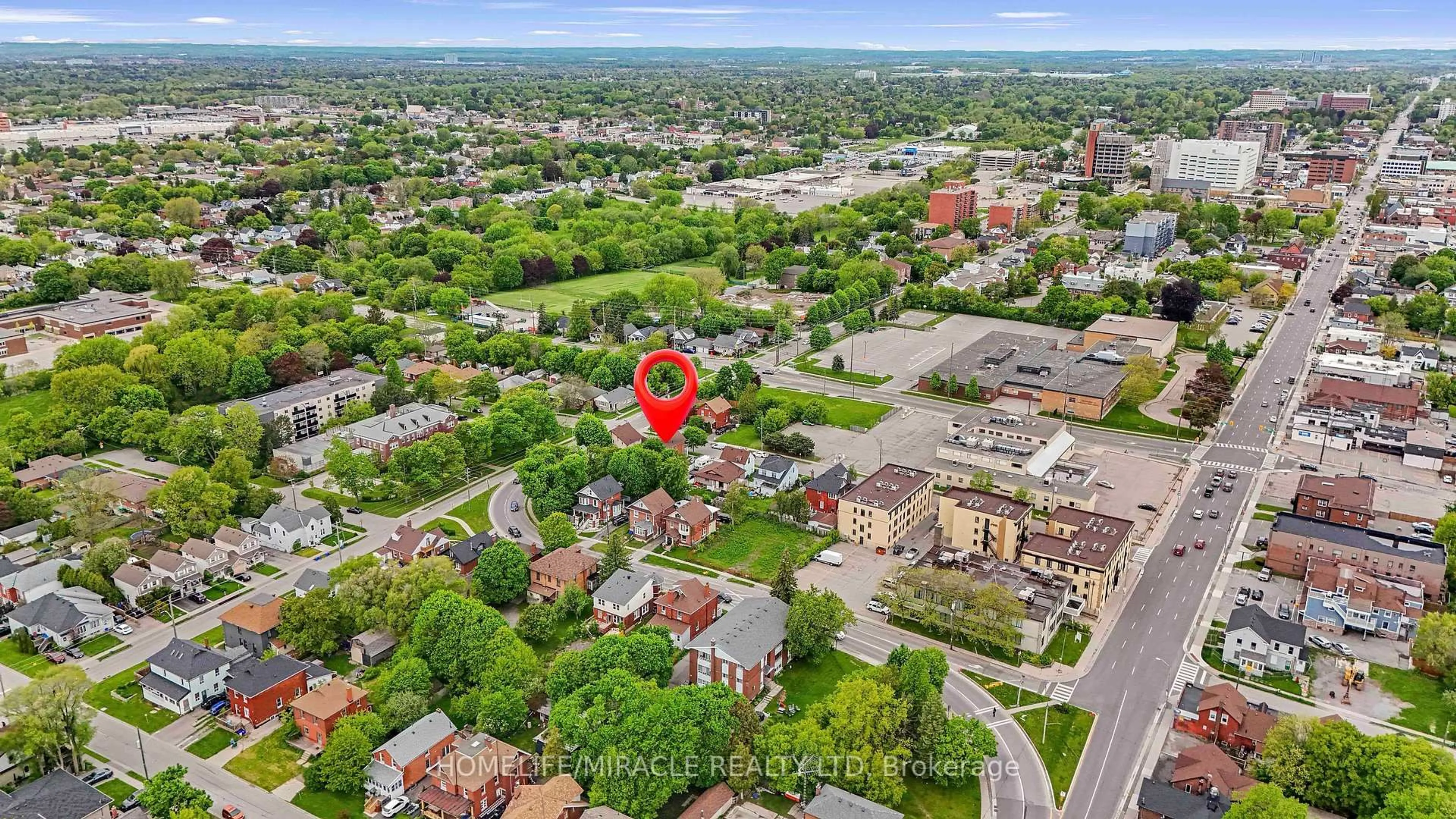 A pic from outside/outdoor area/front of a property/back of a property/a pic from drone, unknown for 49 Quebec St, Oshawa Ontario L1H 2K3