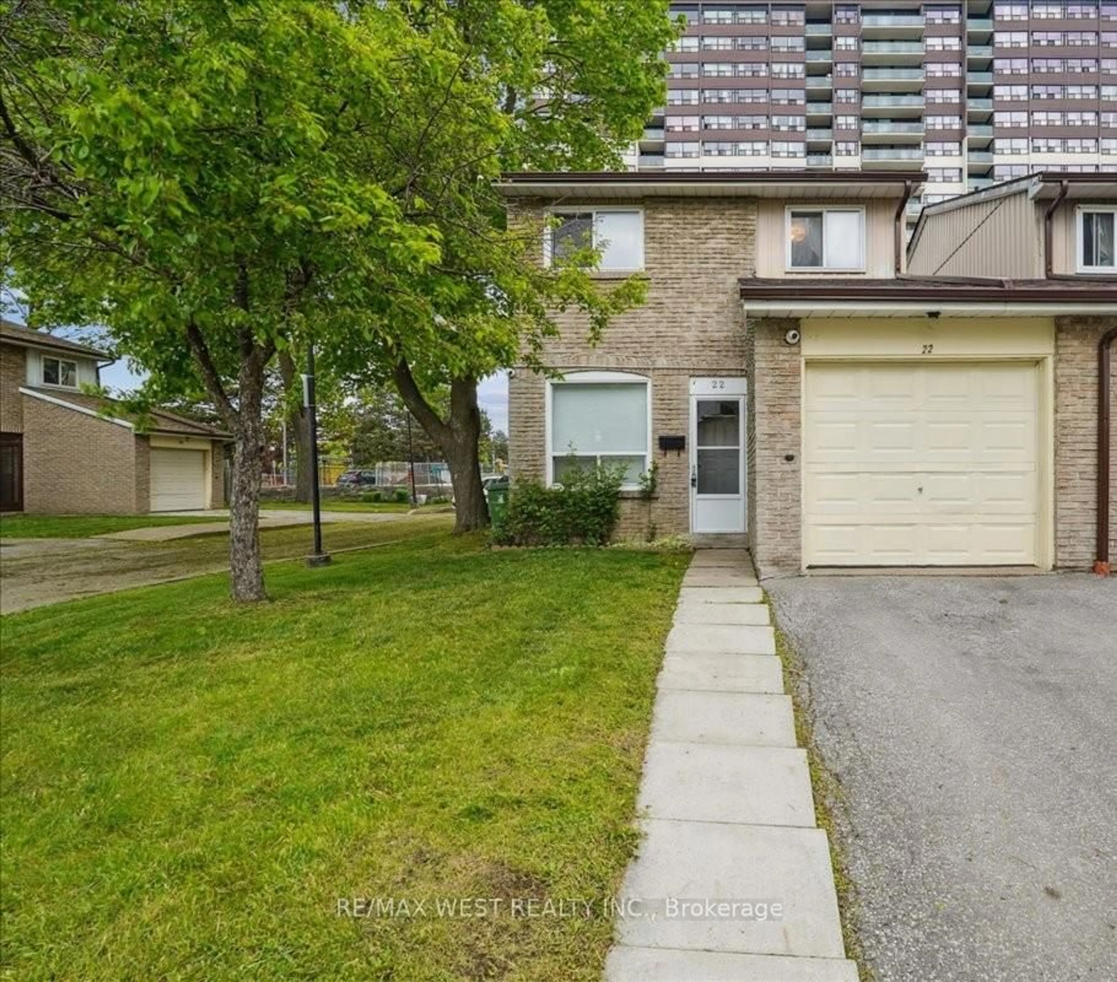 A pic from outside/outdoor area/front of a property/back of a property/a pic from drone, street for 44 Chester Le Blvd #22, Toronto Ontario M1W 2M8
