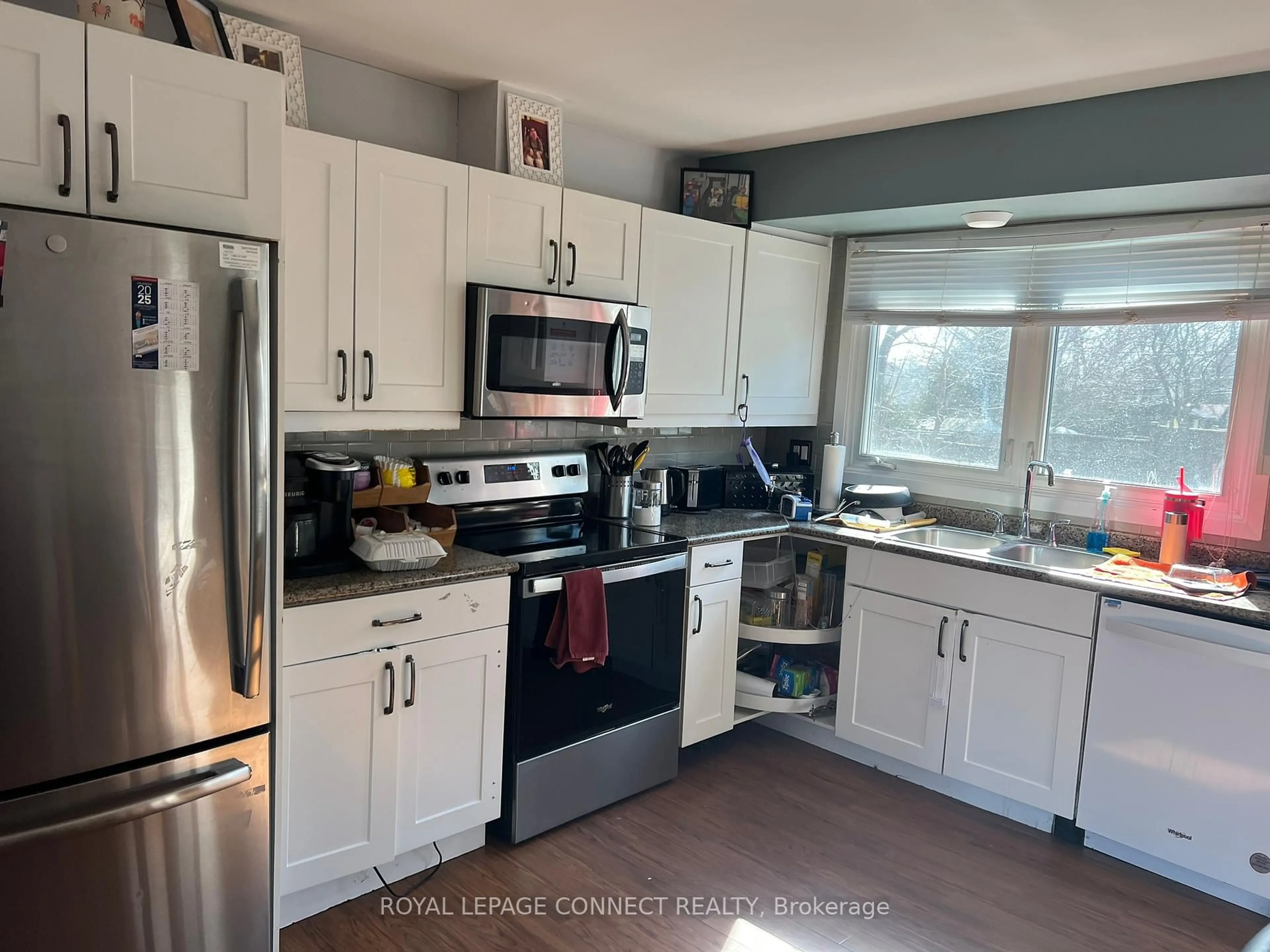 Open concept kitchen, unknown for 265 Chadburn St, Oshawa Ontario L1H 5V7