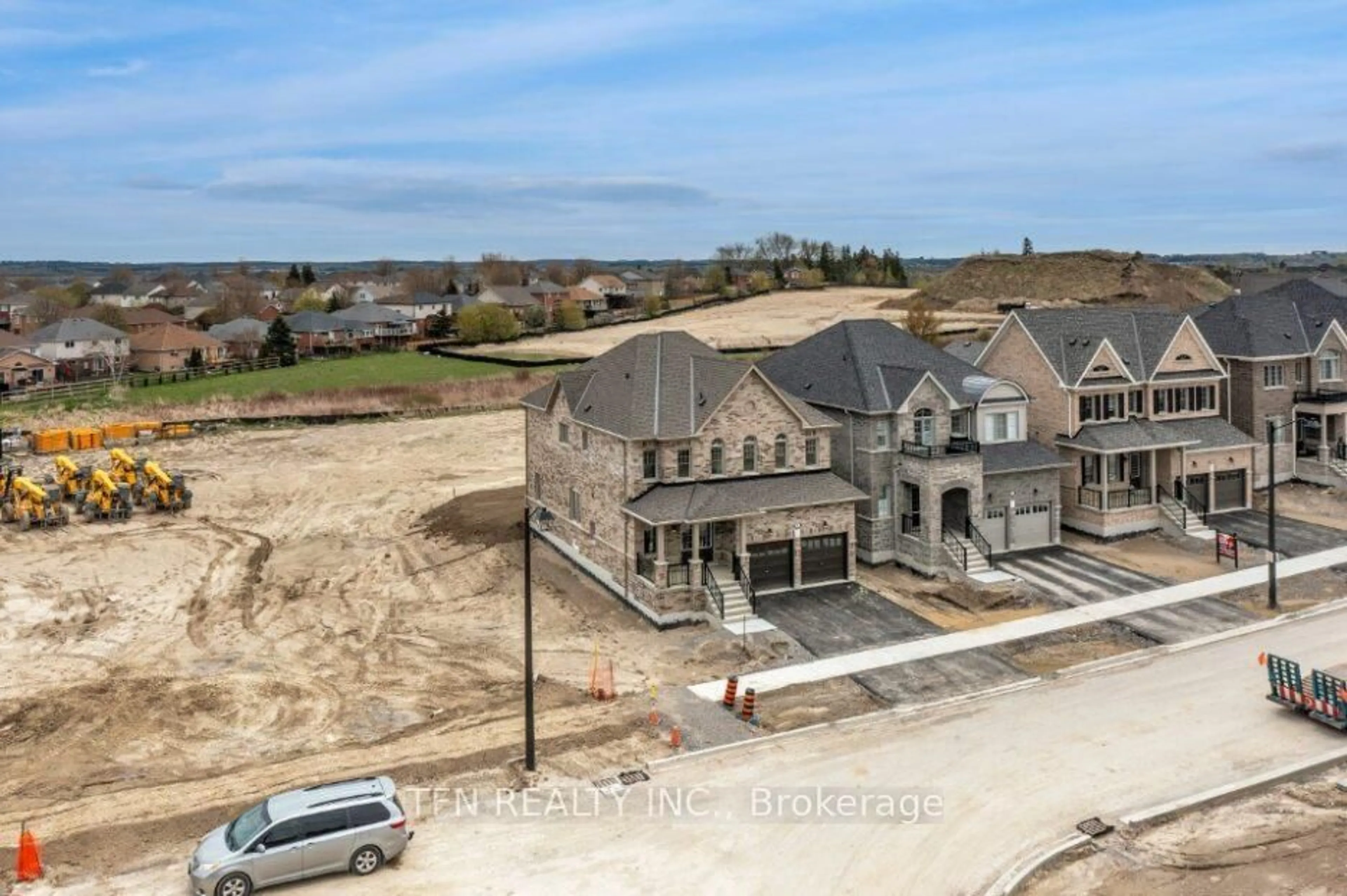 A pic from outside/outdoor area/front of a property/back of a property/a pic from drone, unknown for 55 Robin Tr, Scugog Ontario L9L 0C9