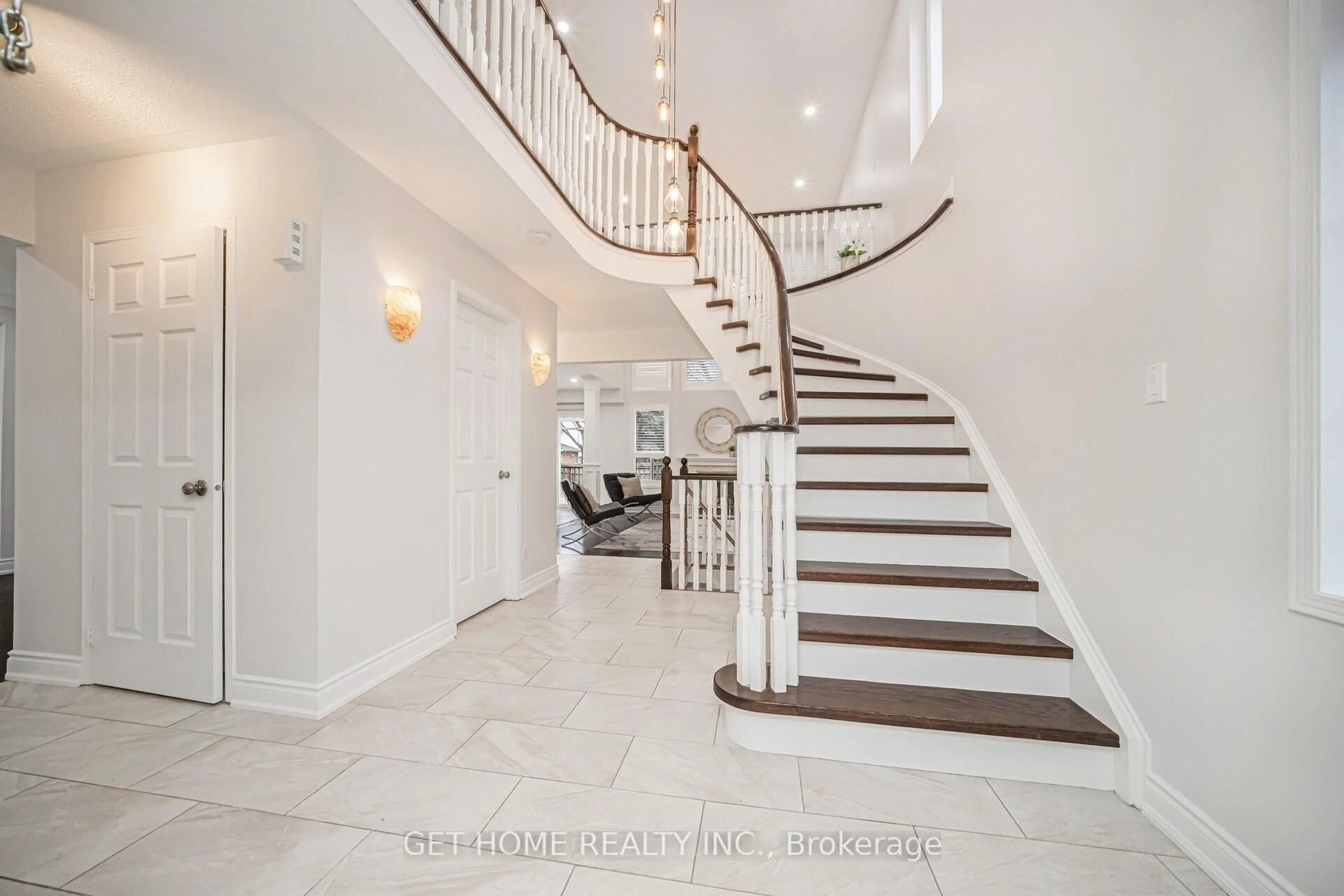 Unknown for 25 Dalebrooke Cres, Whitby Ontario L1P 1P1